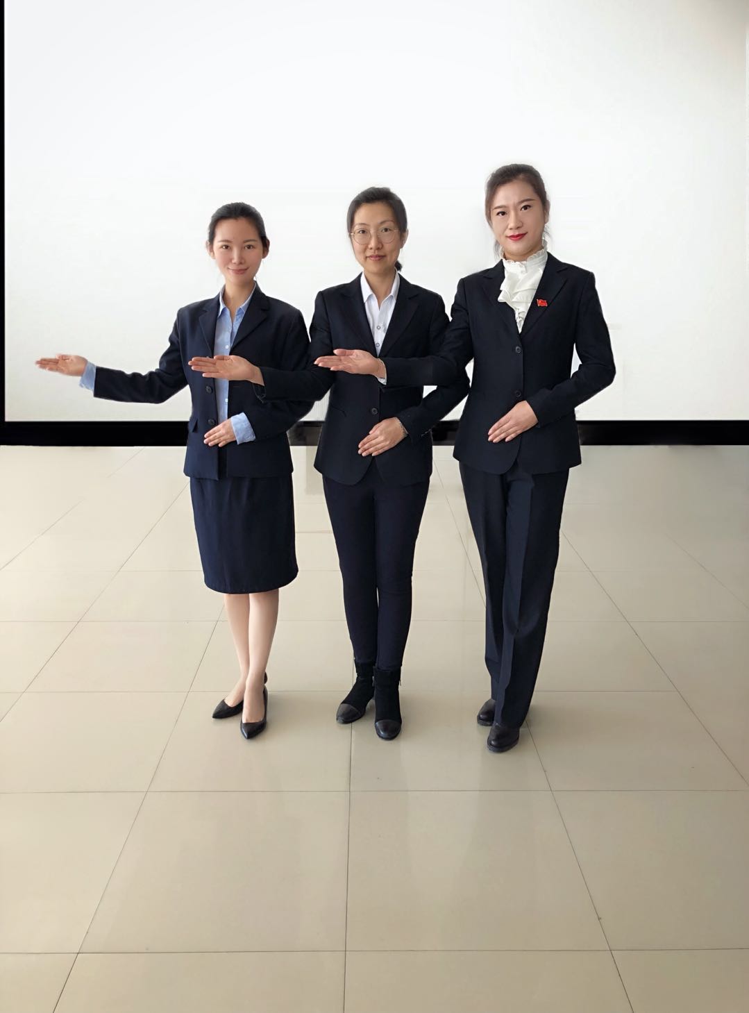 我院為伊春市行政資源中心進(jìn)行政務(wù)禮儀培訓(xùn)