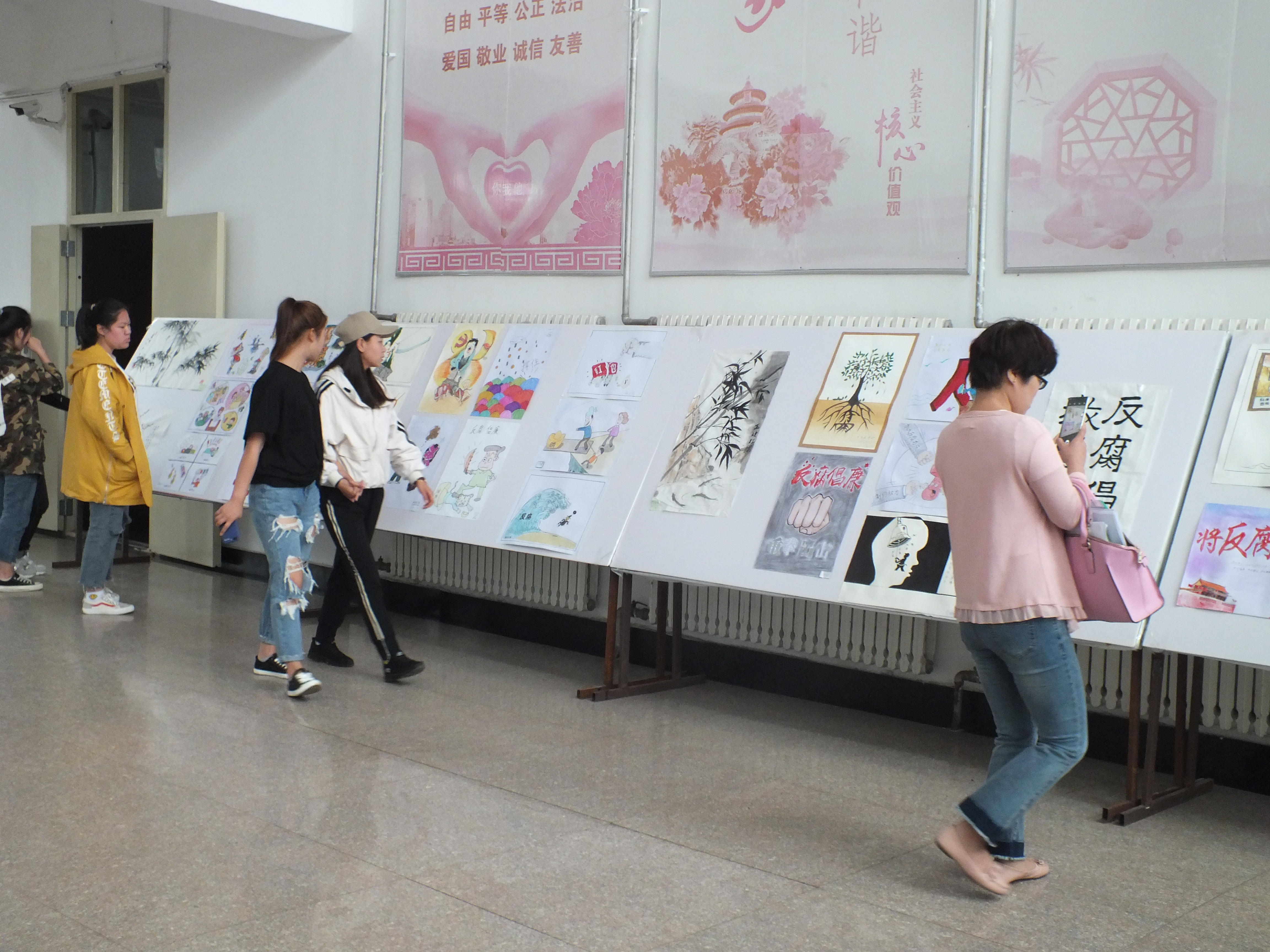學(xué)院紀(jì)委組織開展廉政書畫作品展 學(xué)院紀(jì)委組織開展廉政書畫作品展