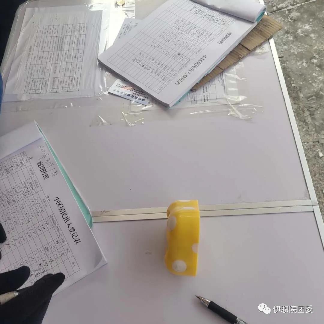 職院學(xué)子用實際行動踐行“雷鋒”精神 職院學(xué)子用實際行動踐行“雷鋒”精神