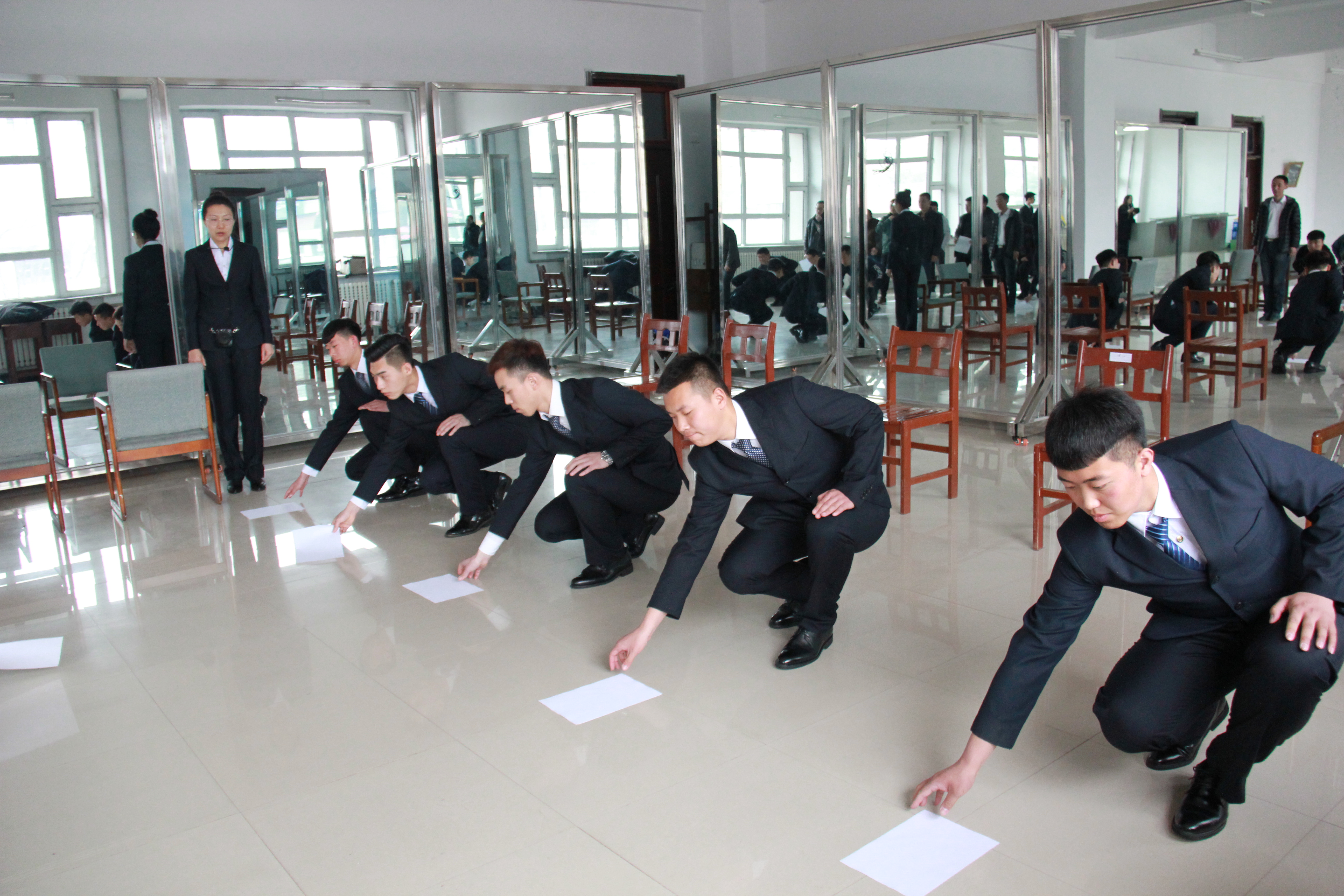 我院為伊春市行政資源中心進(jìn)行政務(wù)禮儀培訓(xùn)