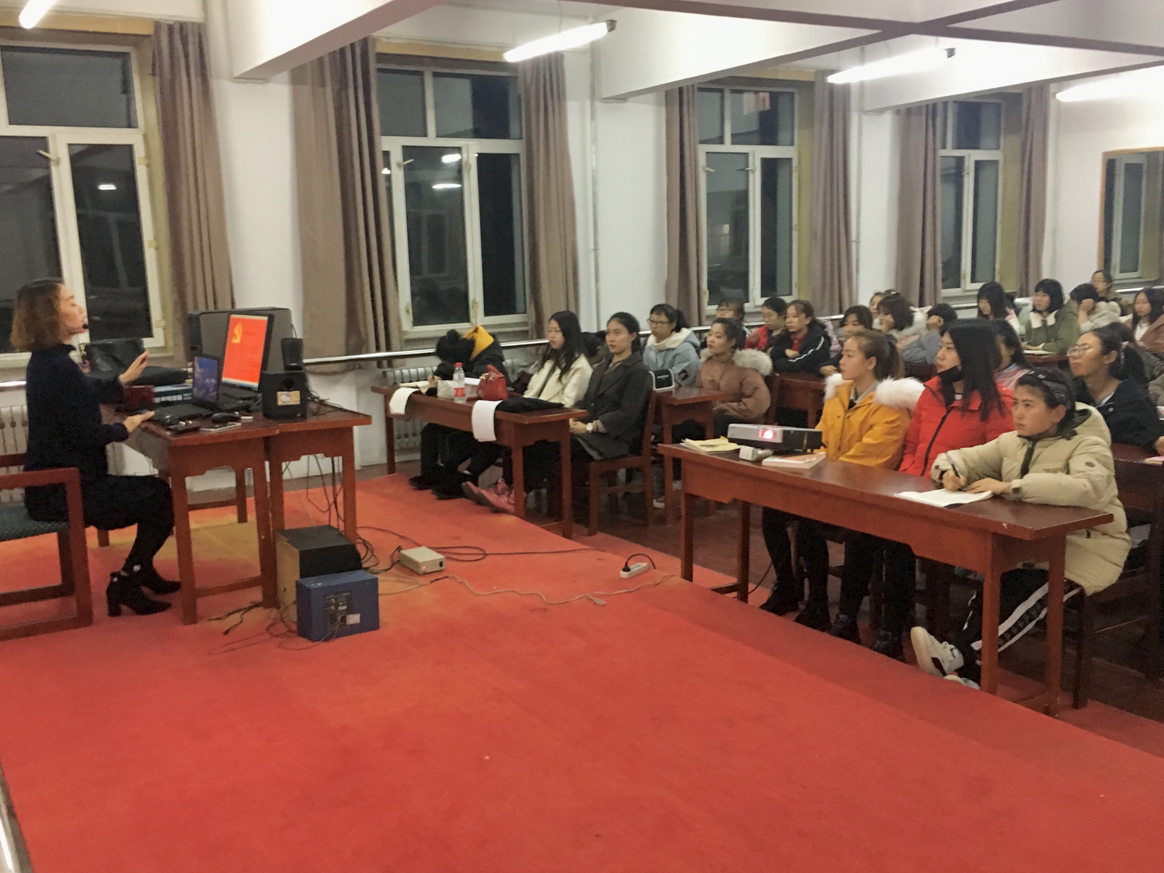 沿著青春足跡__譜寫青春華章 沿著青春足跡__譜寫青春華章