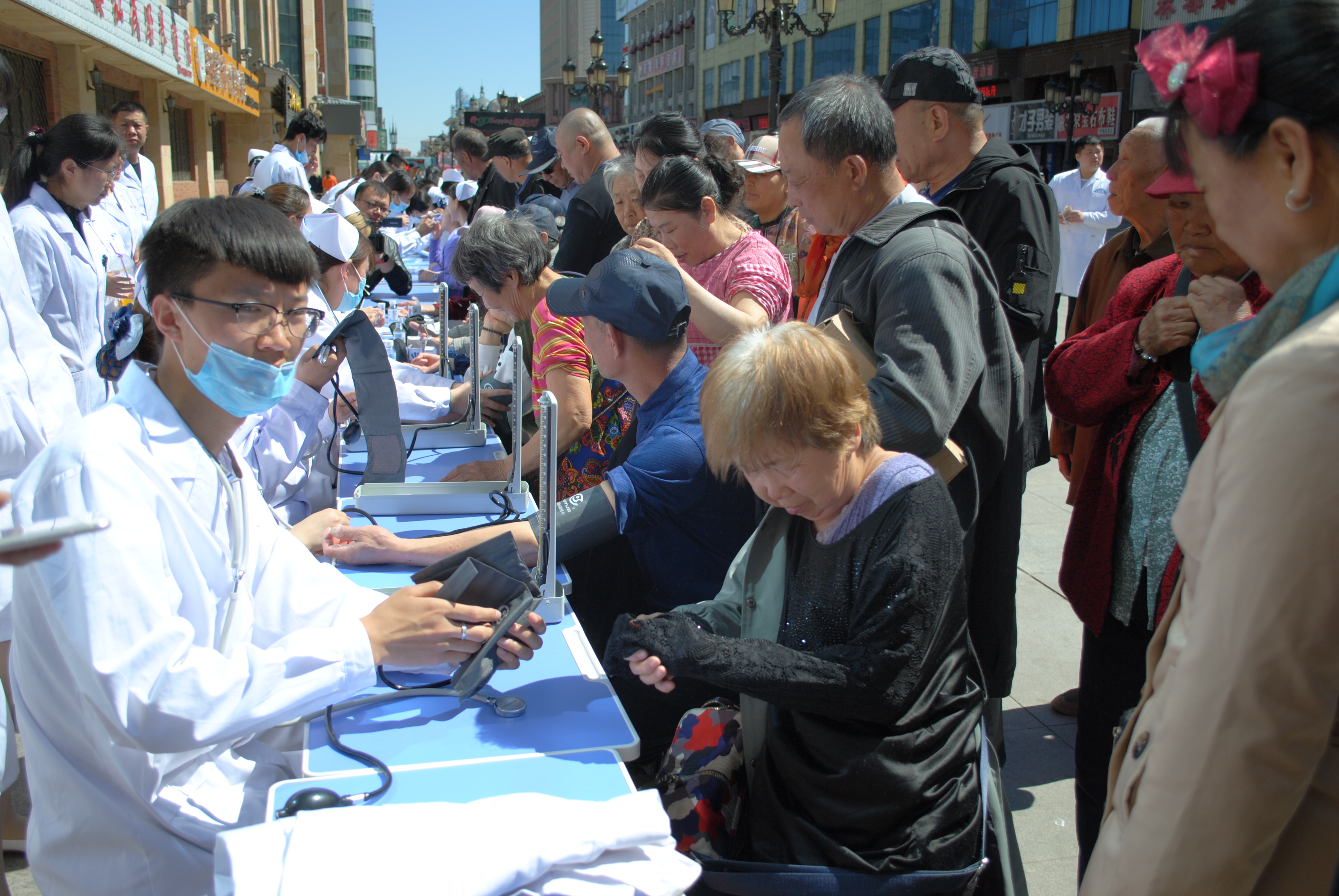 醫(yī)學技術學院職業(yè)教育活動走進社區(qū)