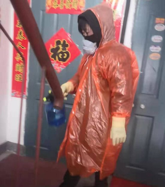 大學生志愿者勇?lián)擾_為疫情防控貢獻青春力量