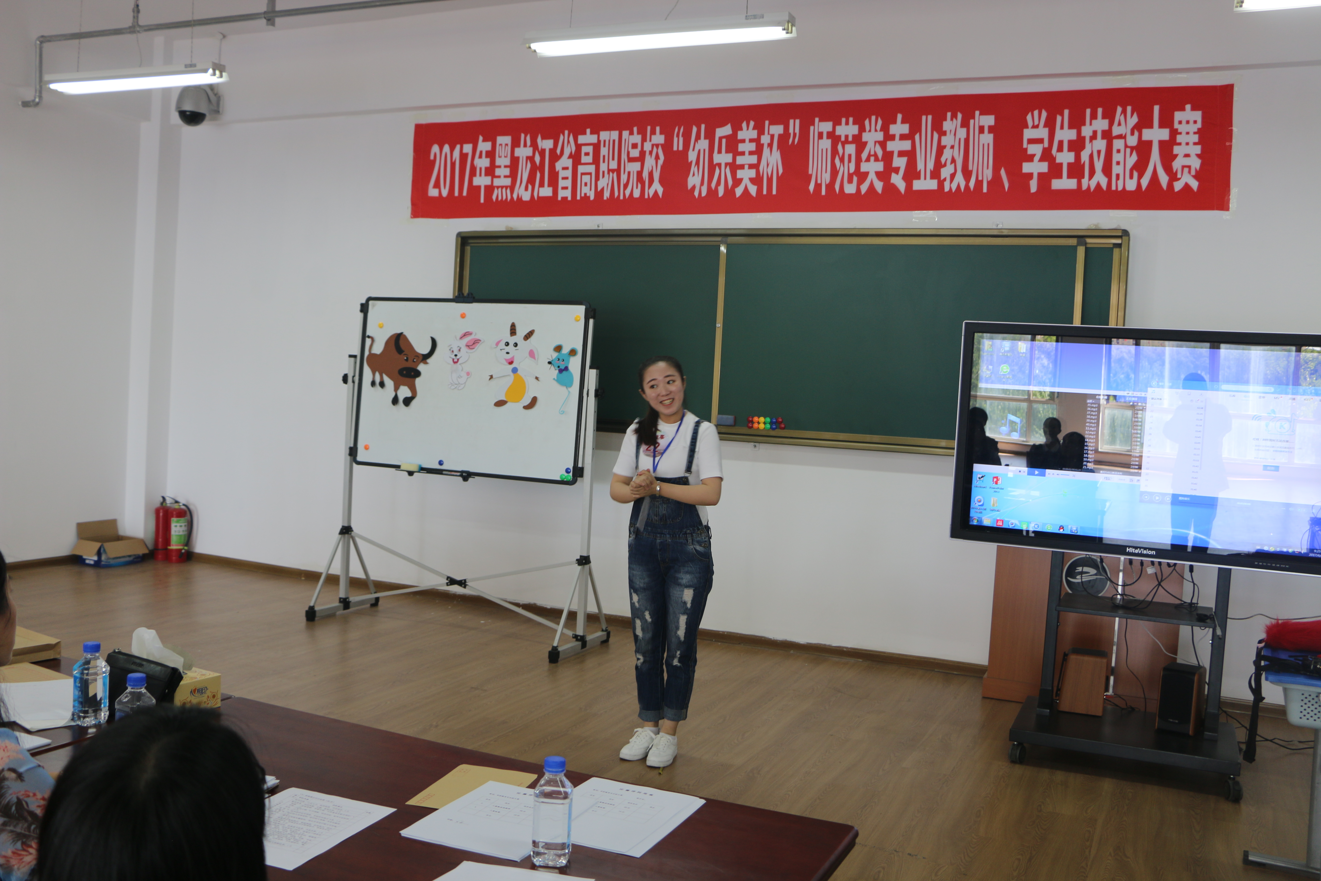 堅(jiān)守教育夢(mèng)想,演繹師范風(fēng)采! 堅(jiān)守教育夢(mèng)想,演繹師范風(fēng)采!