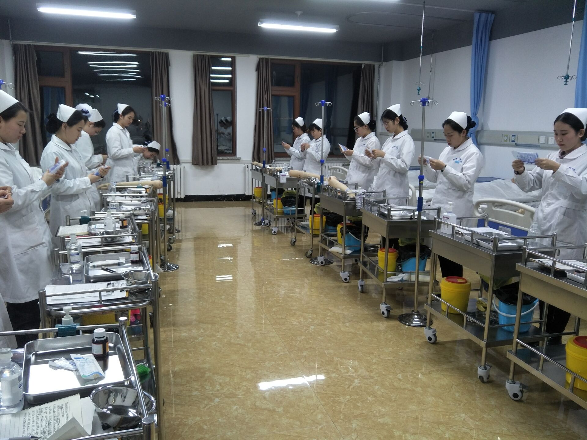 醫(yī)學技術學院舉辦護理技能大賽