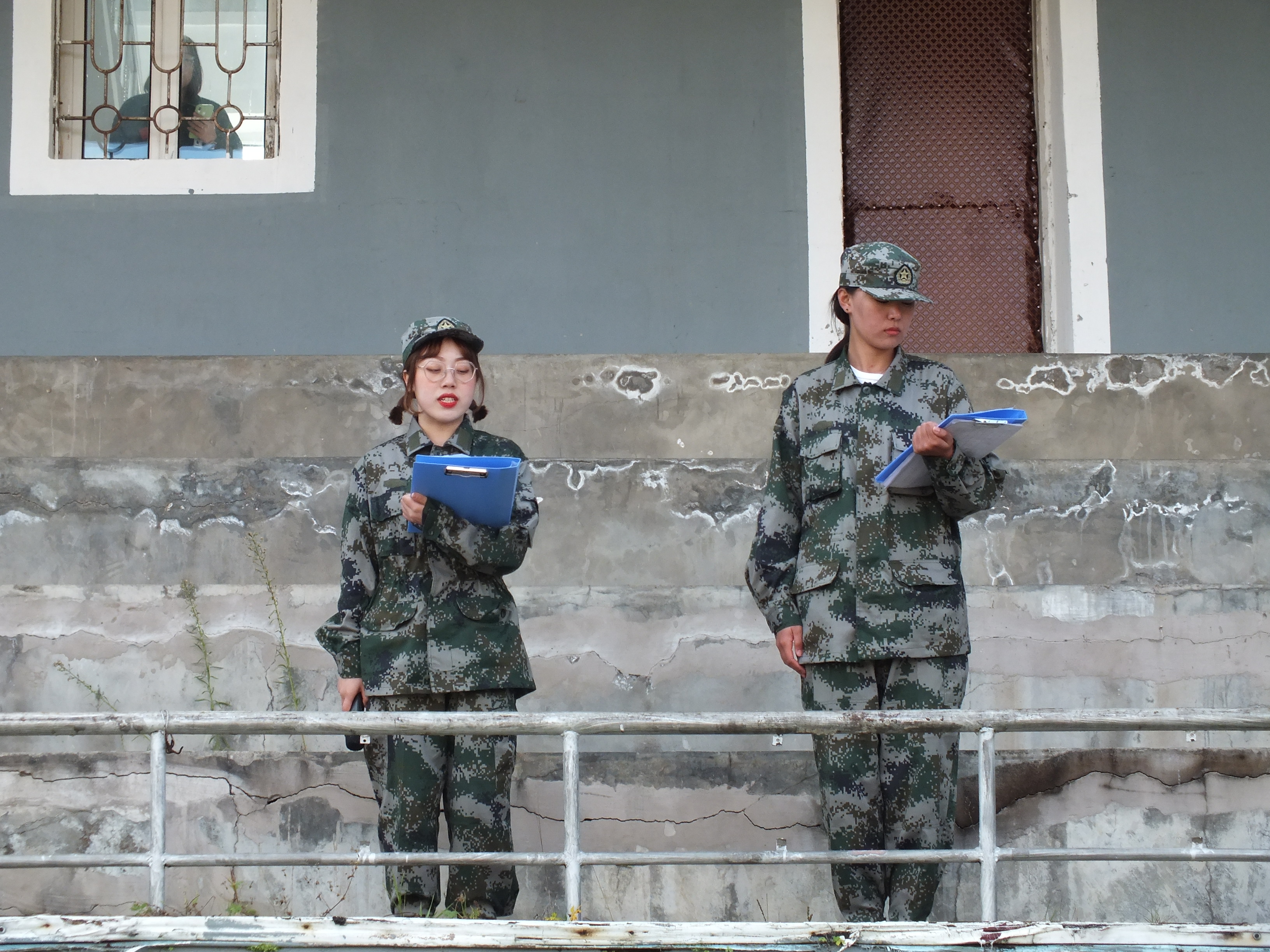 我校舉行紀(jì)念“九一八”事變88周年升旗儀式