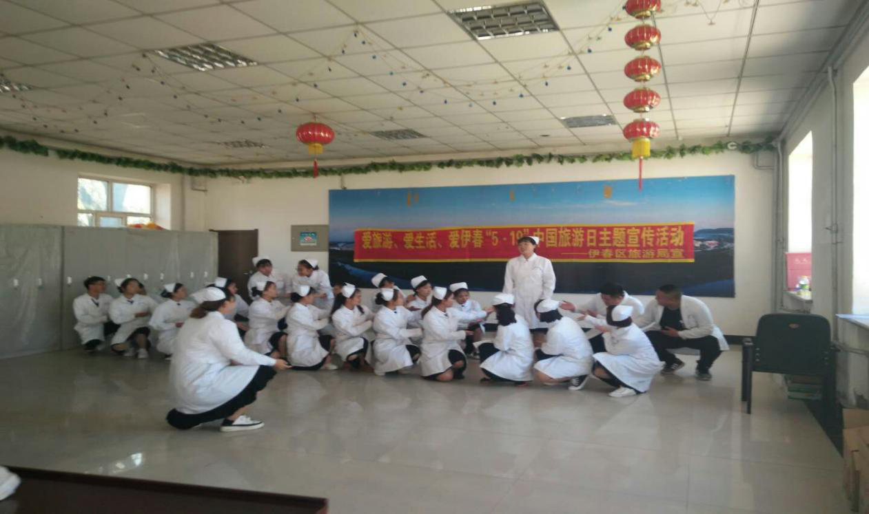 醫(yī)學技術(shù)學院涉外護理班開展“用行動給予關(guān)懷、用服務(wù)獻予愛心”主題公益活動