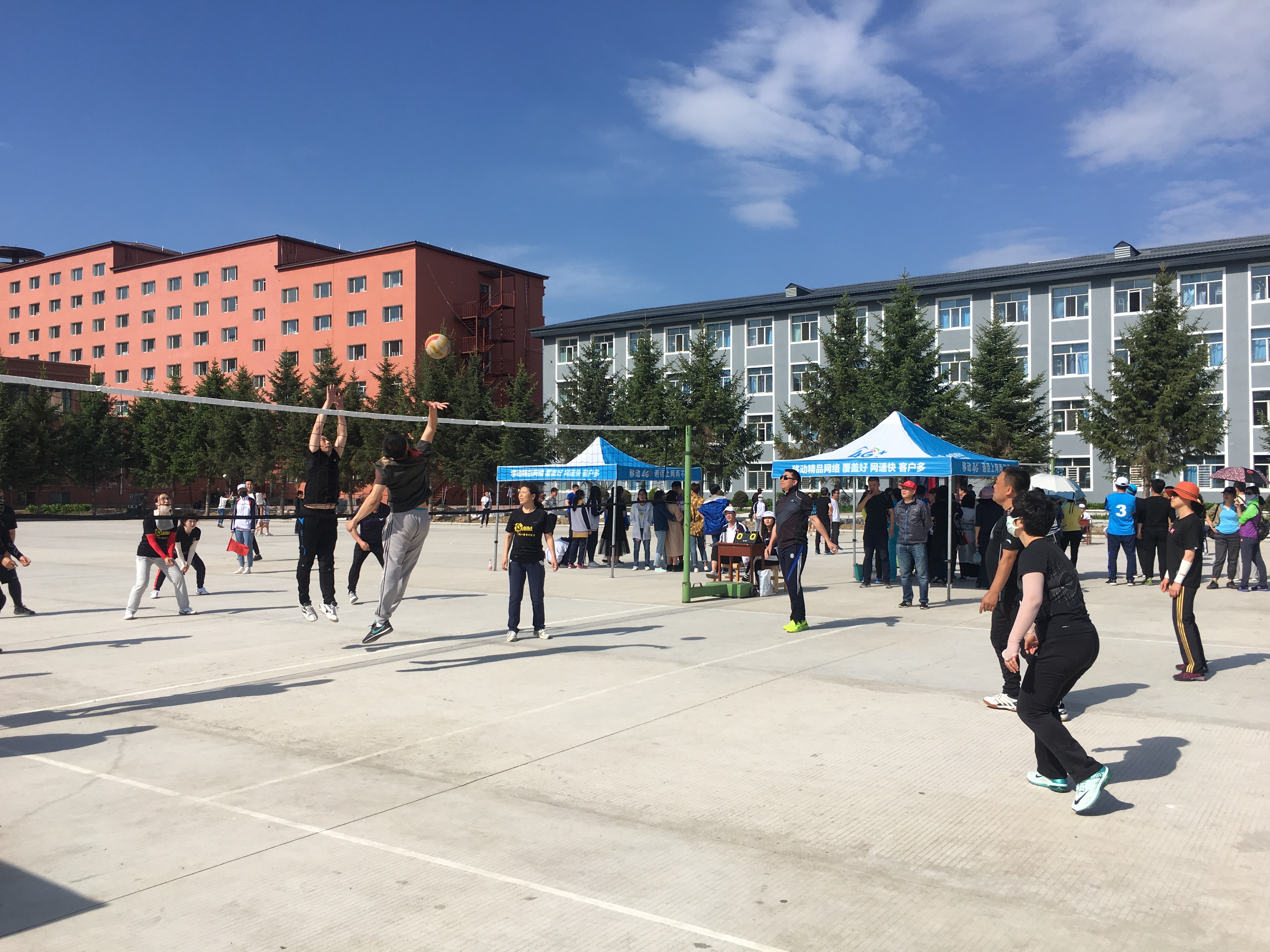 學(xué)院成功舉辦第十三屆教職工排球比賽 學(xué)院成功舉辦第十三屆教職工排球比賽