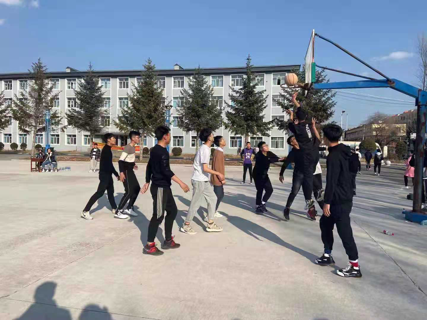 團(tuán)結(jié)文明展現(xiàn)風(fēng)采之籃球比賽