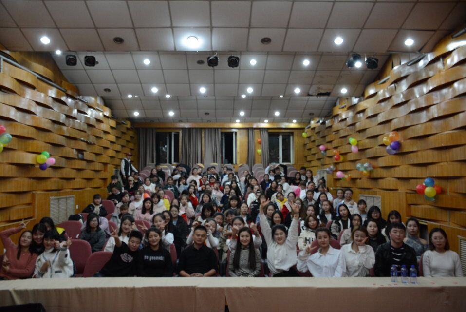 師范學(xué)院2018迎新晚會(huì) 師范學(xué)院2018迎新晚會(huì)