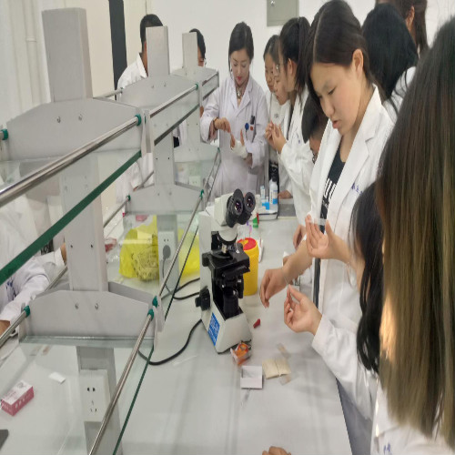 醫(yī)學(xué)檢驗(yàn)專業(yè)實(shí)訓(xùn)課剪影
