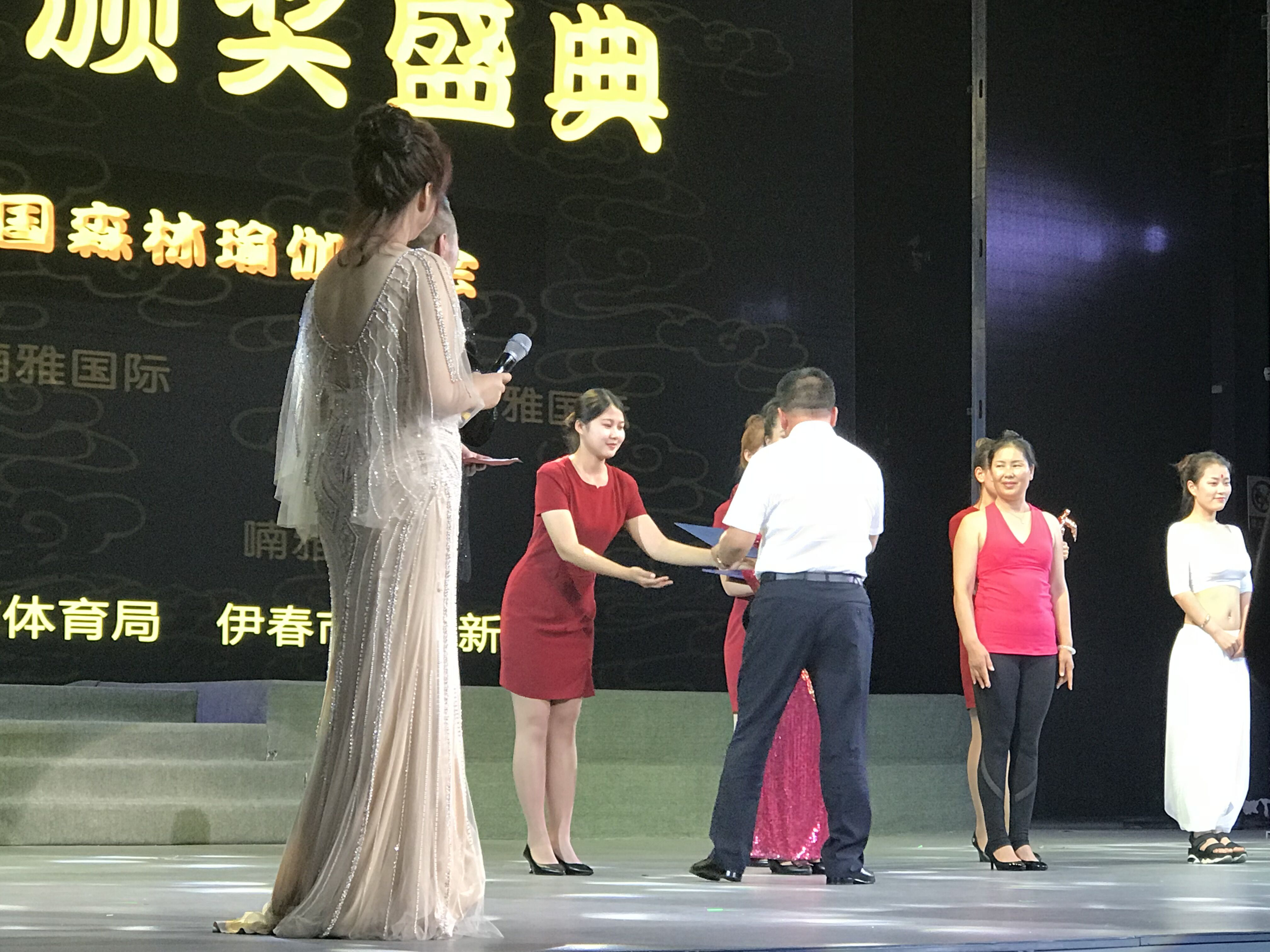 旅游商務(wù)學(xué)院師生為2018第五屆中國(guó)（東北亞）森林博覽會(huì)提供大會(huì)禮儀服務(wù)和志愿者服務(wù)