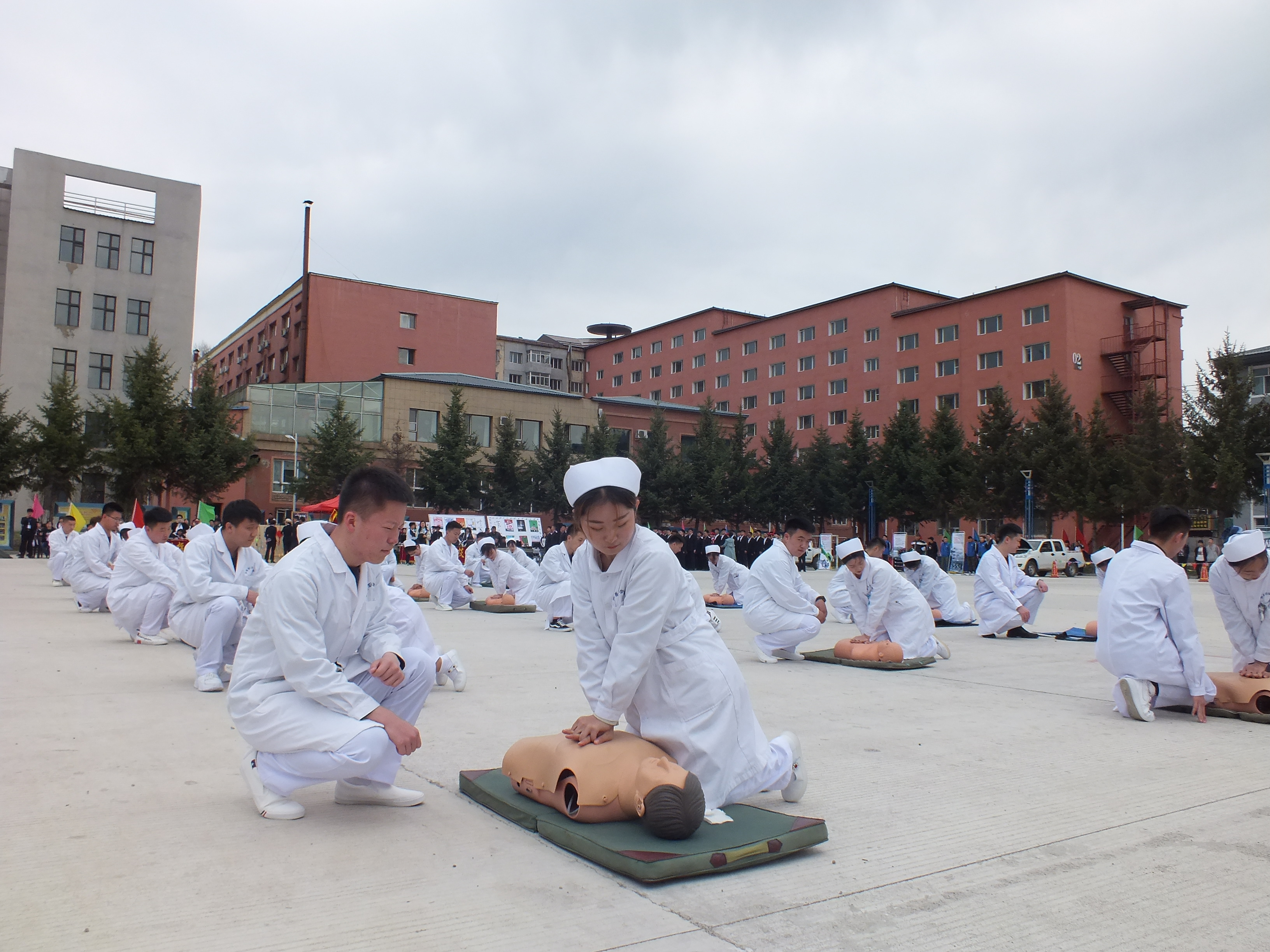 伊春職業(yè)學(xué)院2019年職業(yè)教育活動(dòng)周首屆“校園開放日”隆重開幕