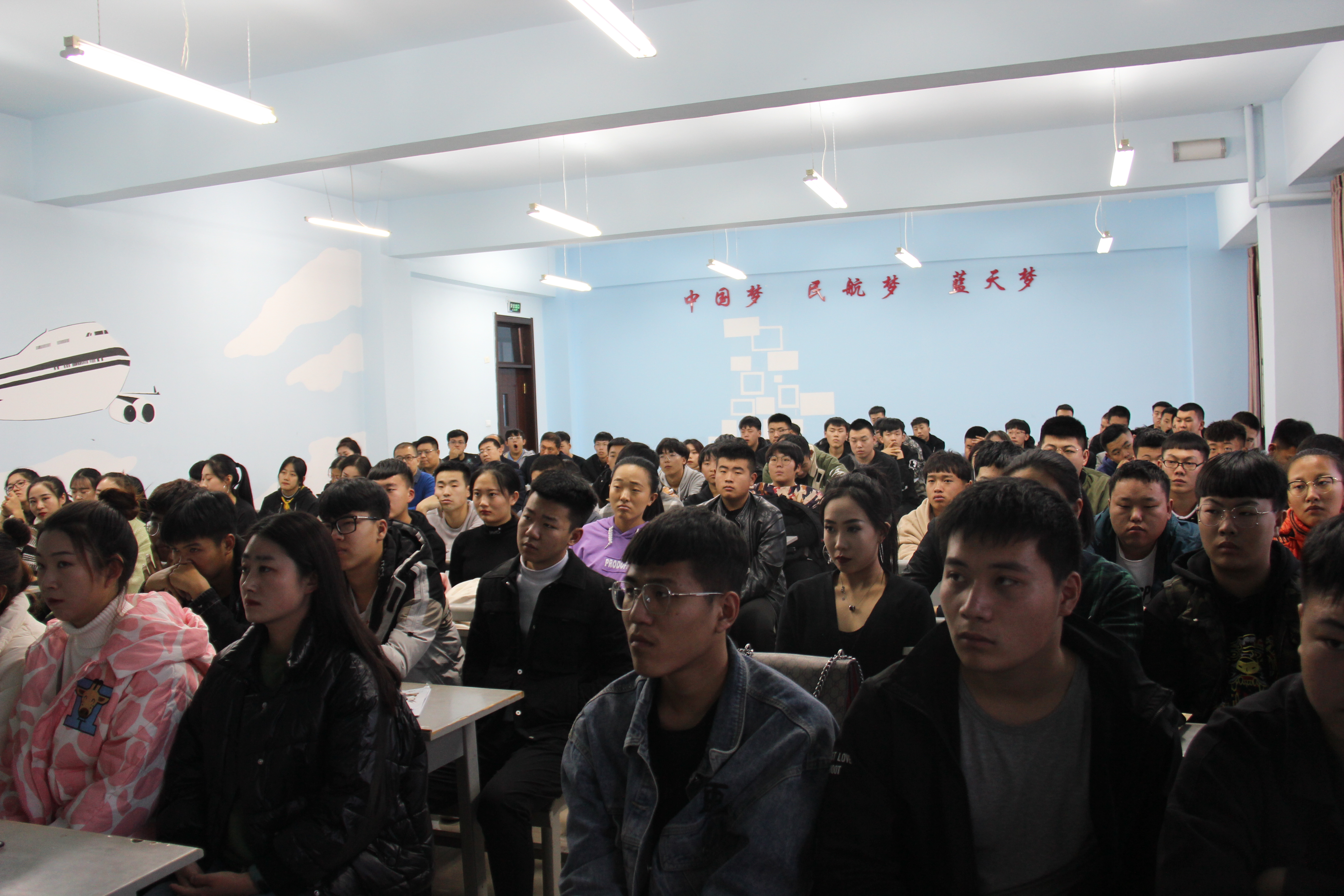 學(xué)院領(lǐng)導(dǎo)深入旅游商務(wù)學(xué)院上思政課 學(xué)院領(lǐng)導(dǎo)深入旅游商務(wù)學(xué)院上思政課