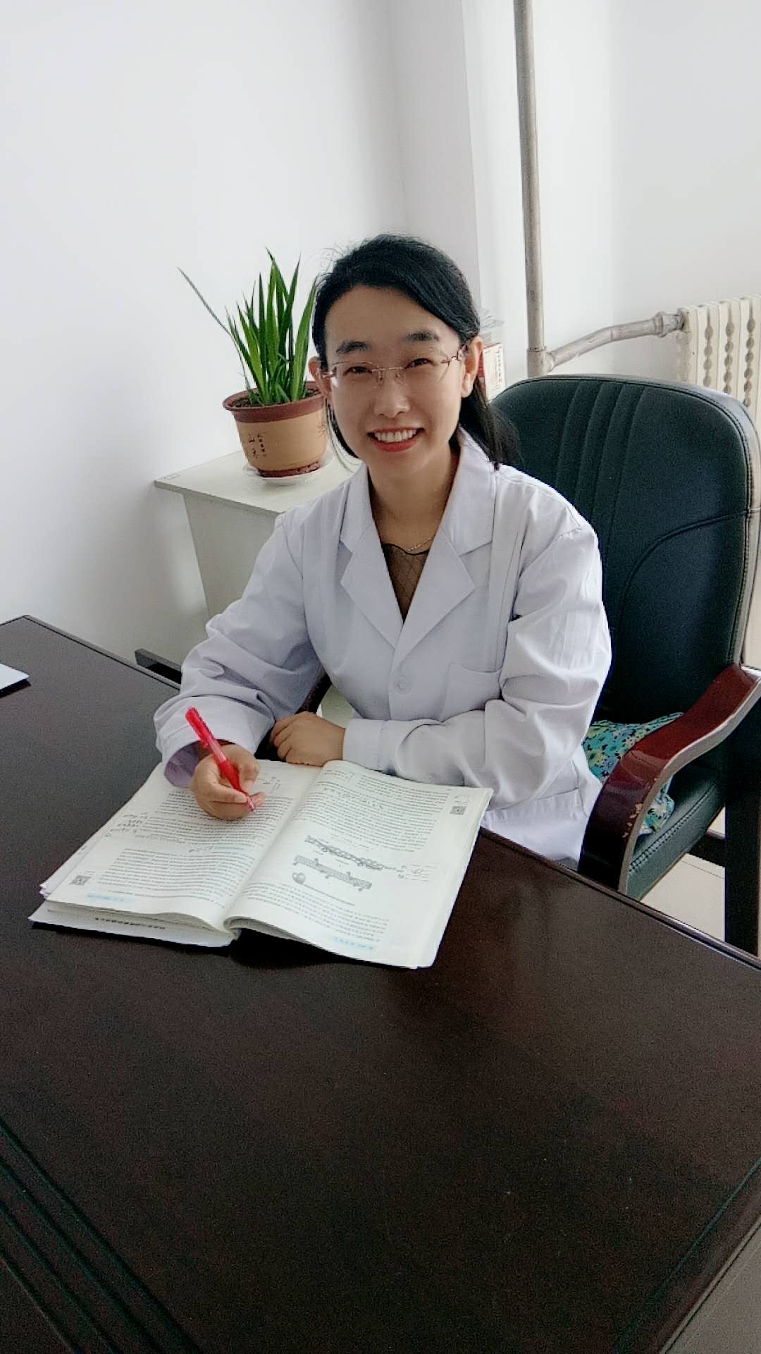 情系教育事業(yè)__用愛(ài)詮釋職責(zé)——醫(yī)學(xué)技術(shù)學(xué)院王婷老師先進(jìn)事跡