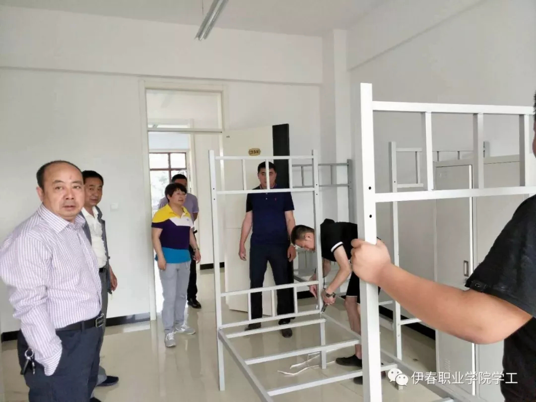 鶯遷喬木_燕入高樓_同心協(xié)力_眾志成城-_我校順利完成第四學生公寓調(diào)整搬遷任務 鶯遷喬木_燕入高樓_同心協(xié)力_眾志成城-_我校順利完成第四學生公寓調(diào)整搬遷任務