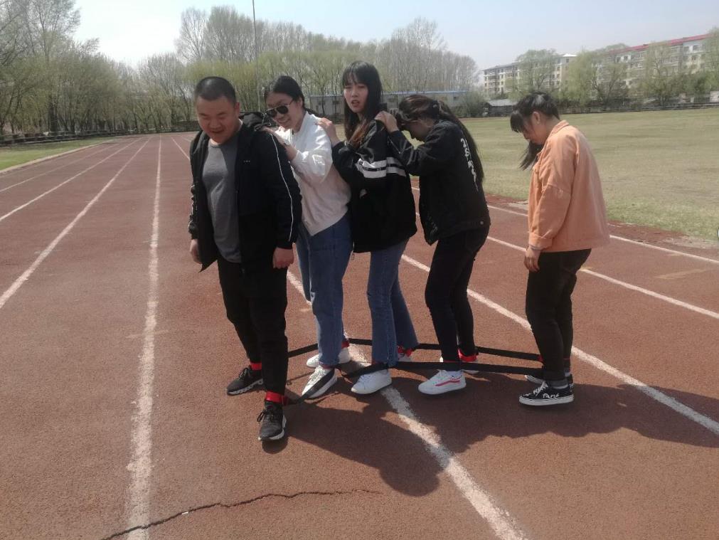 計算機應(yīng)用技術(shù)學(xué)院心理拓展訓(xùn)練