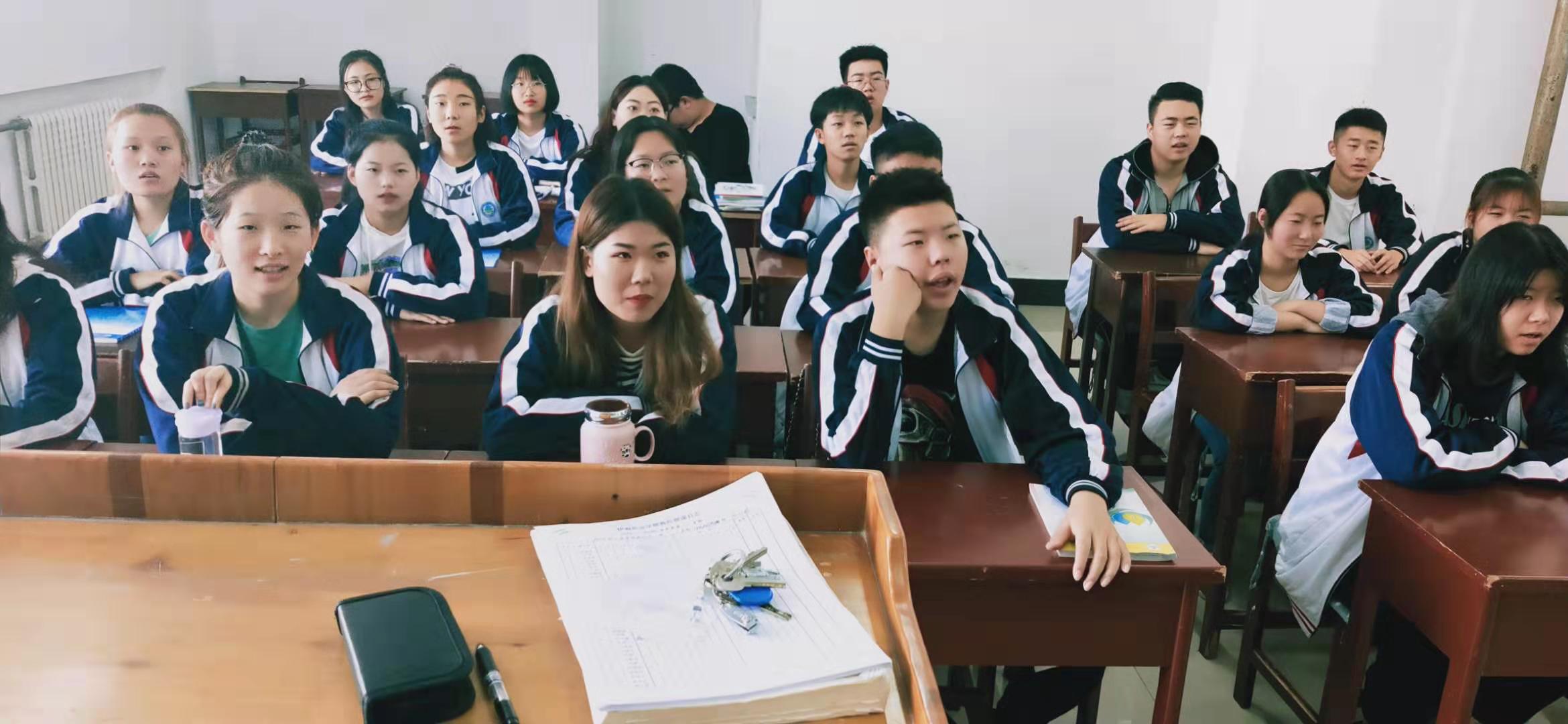 醫(yī)學院課前一支紅歌_歌唱偉大的祖國