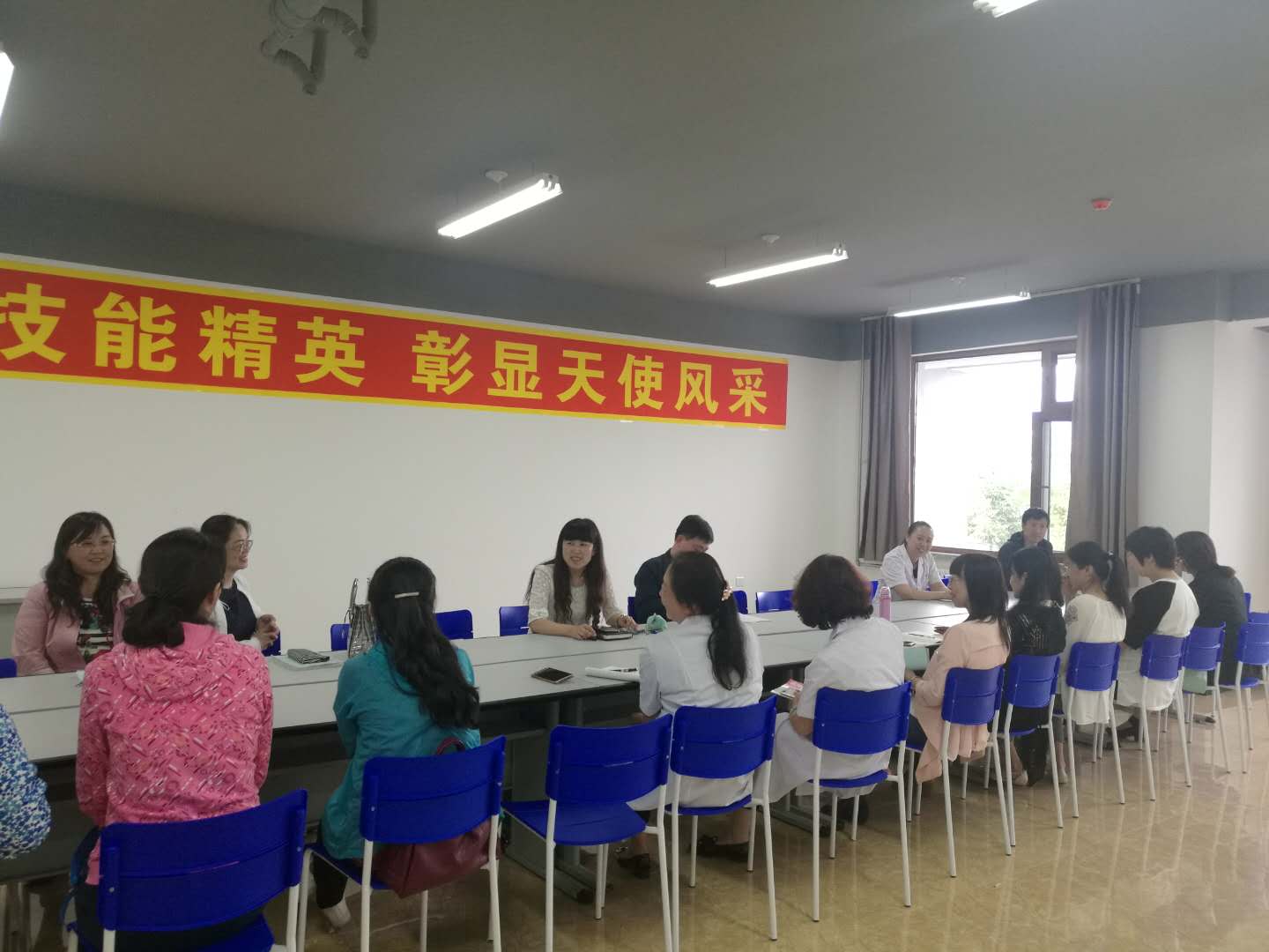 醫(yī)學(xué)技術(shù)學(xué)院開展期末聽評課活動