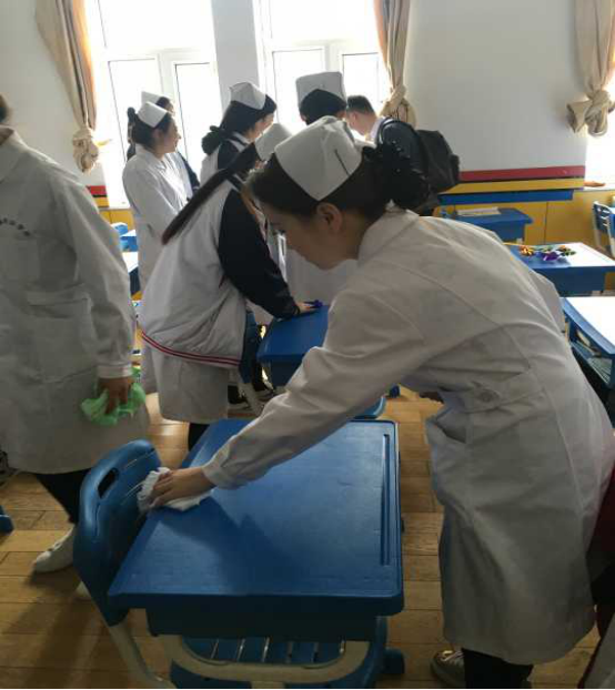 醫(yī)學(xué)技術(shù)學(xué)院開展“送溫暖獻(xiàn)愛心”主題公益活動(dòng)