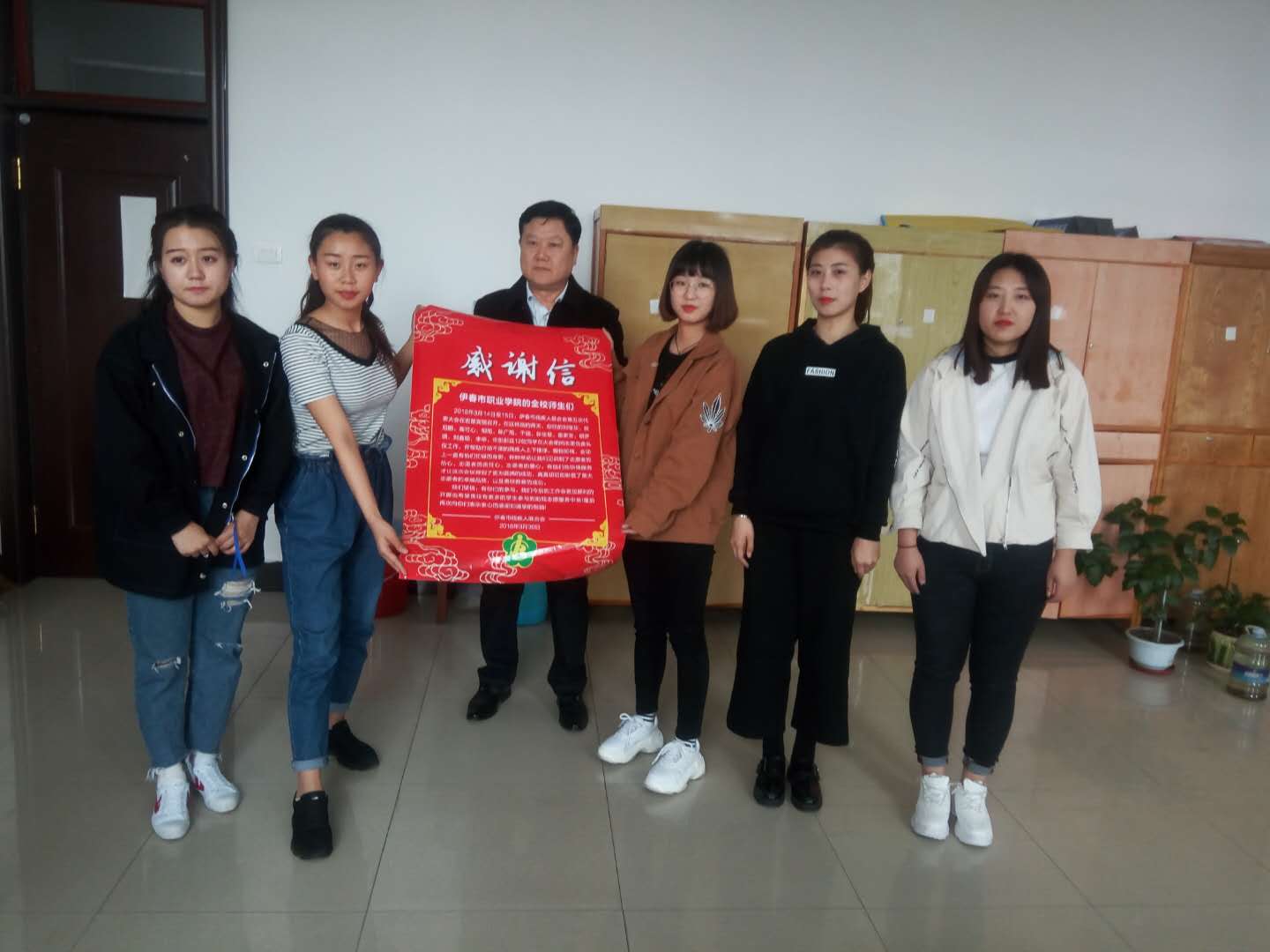 旅游商務(wù)學(xué)院高鐵專業(yè)學(xué)生為我市殘聯(lián)大會(huì)提供志愿服務(wù) 旅游商務(wù)學(xué)院高鐵專業(yè)學(xué)生為我市殘聯(lián)大會(huì)提供志愿服務(wù)