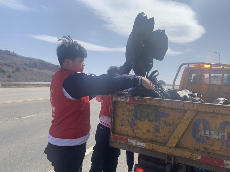 我校開展與社區(qū)志愿服務(wù)對(duì)接活動(dòng)啟動(dòng)儀式