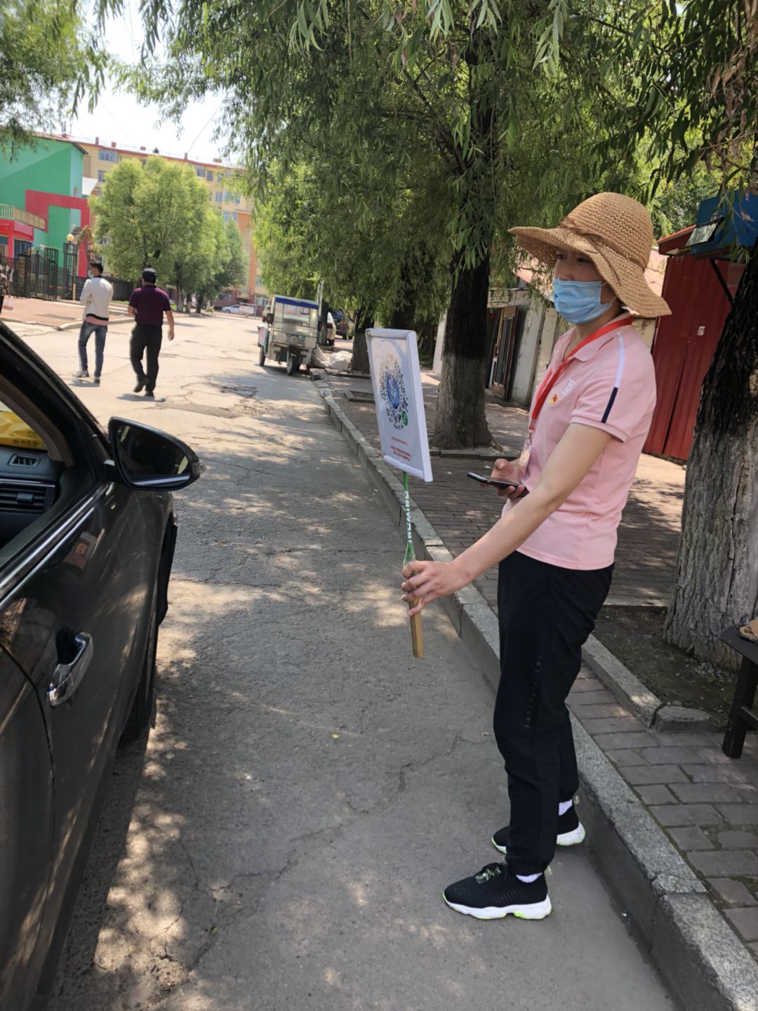 我校啟動(dòng)值守社區(qū)卡口工作以實(shí)際行動(dòng)向黨的生日獻(xiàn)禮