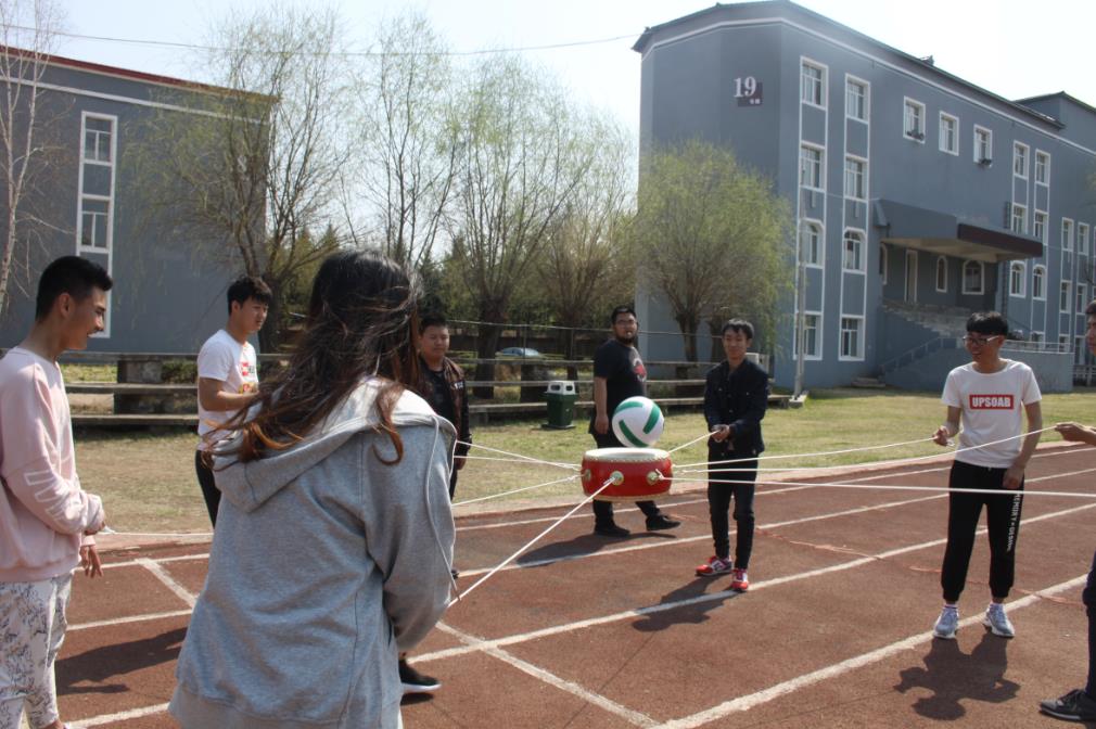 計算機應(yīng)用技術(shù)學(xué)院心理拓展訓(xùn)練