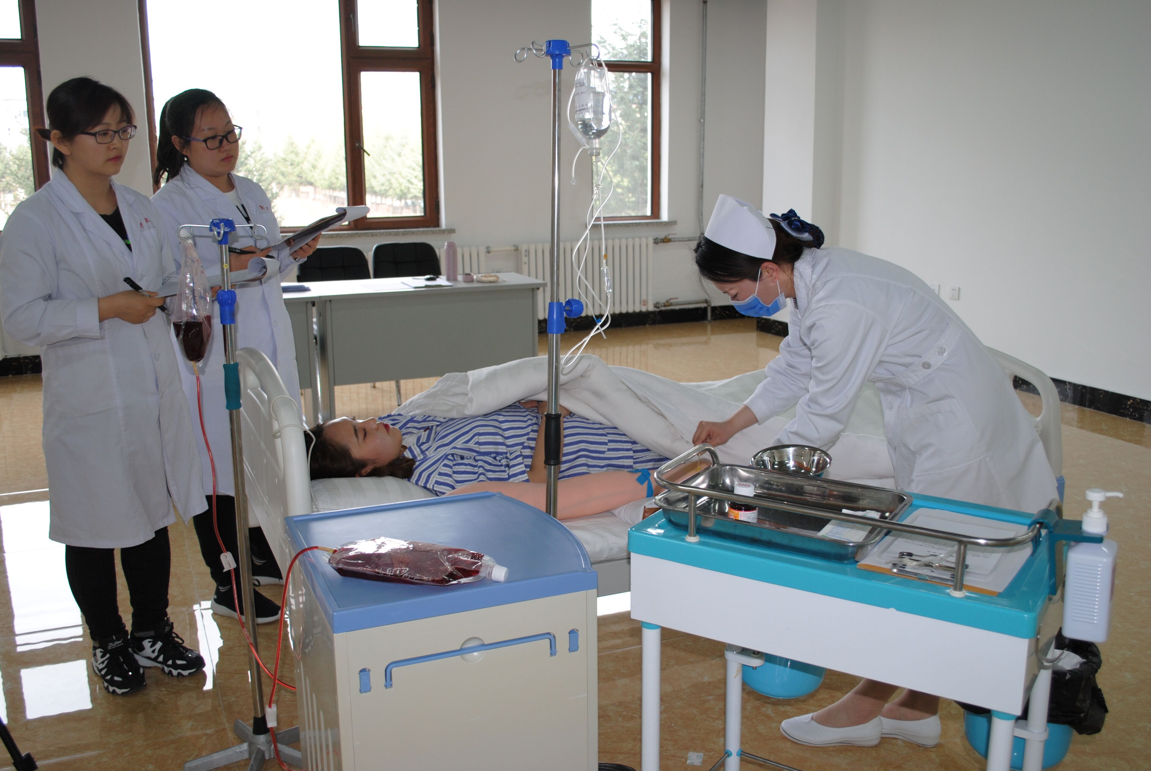 醫(yī)學(xué)技術(shù)學(xué)院護(hù)理技能競賽