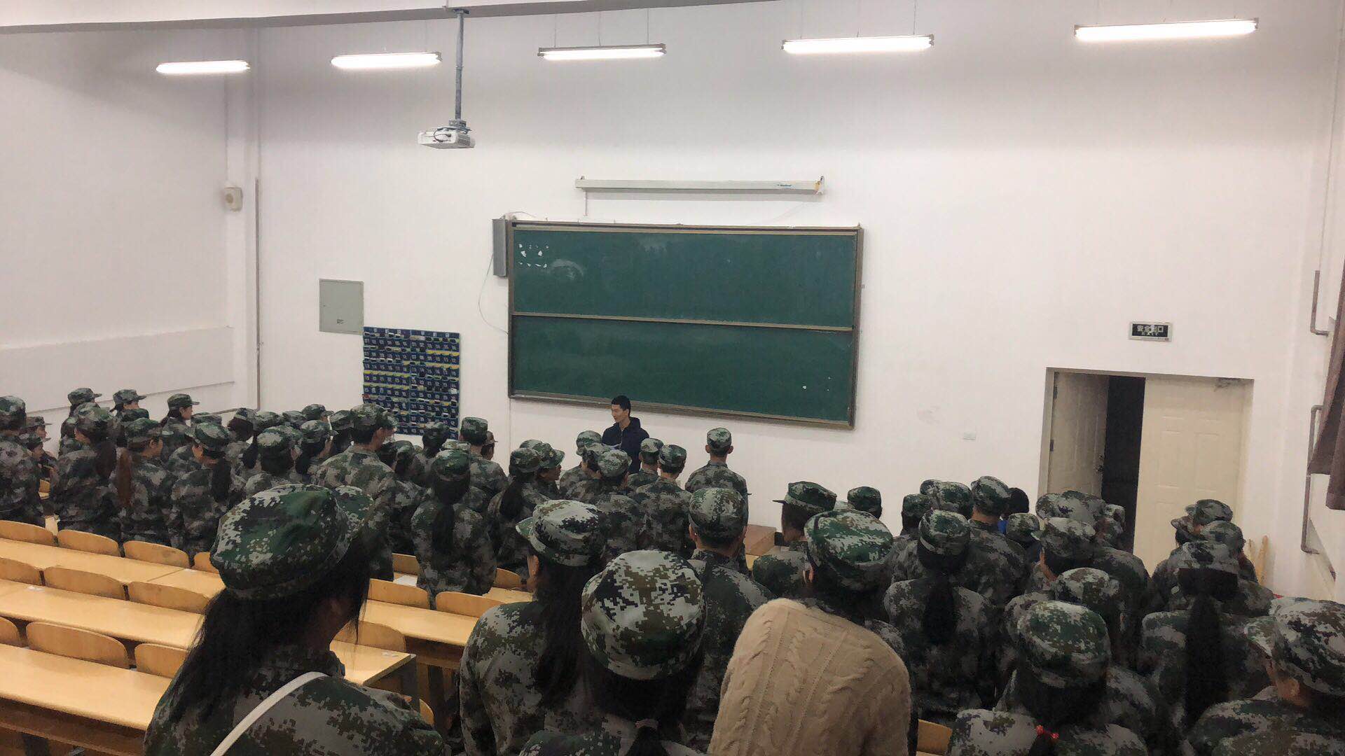 醫(yī)學(xué)技術(shù)學(xué)院召開新生入學(xué)教育