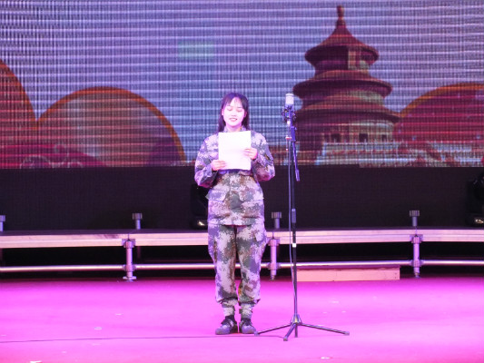 伊春職業(yè)學(xué)院舉行2018年開學(xué)典禮暨慶國慶迎新生文藝演出 伊春職業(yè)學(xué)院舉行2018年開學(xué)典禮暨慶國慶迎新生文藝演出