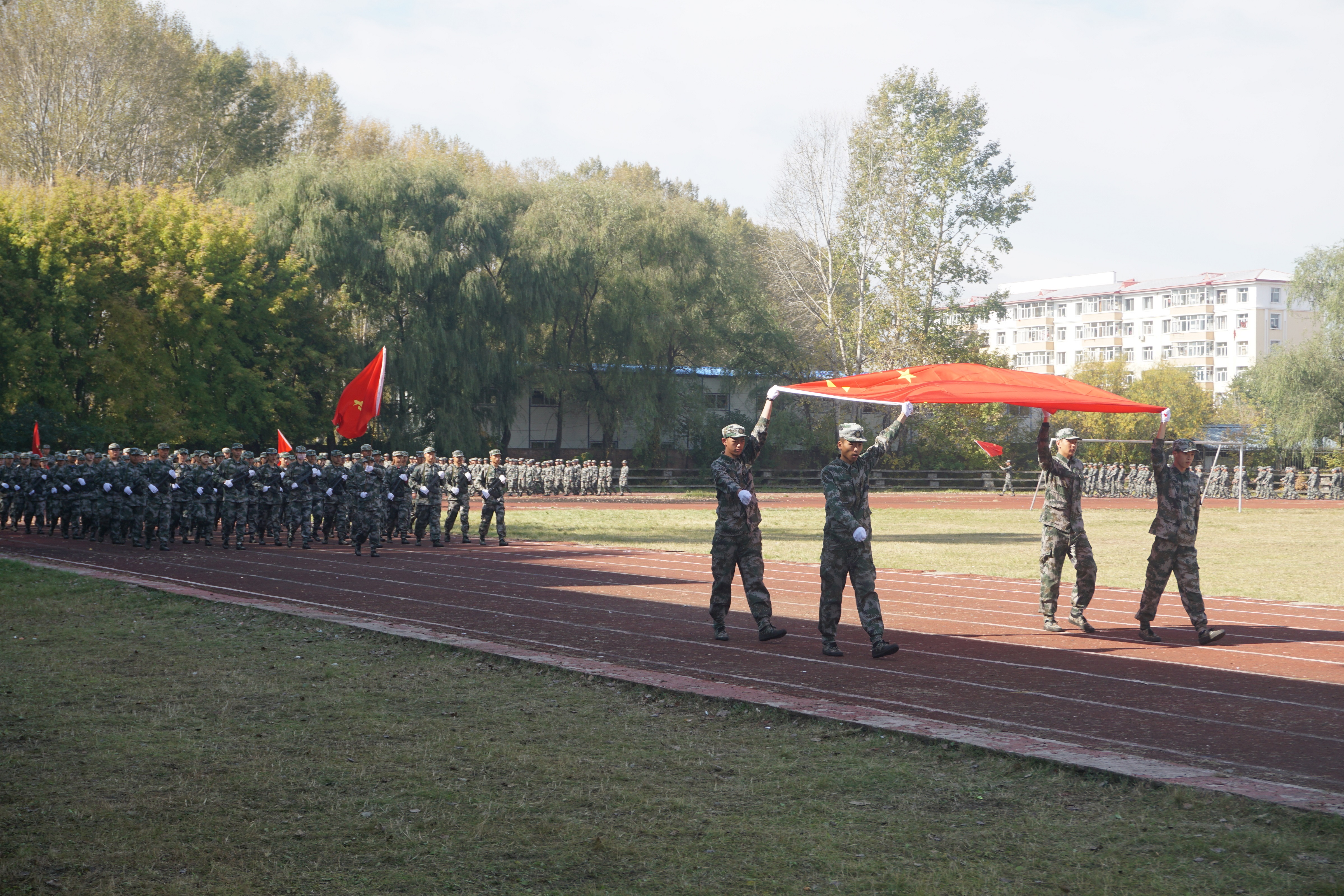 我校舉行2018級新生軍訓(xùn)匯報(bào)暨總結(jié)表彰大會(huì) 我校舉行2018級新生軍訓(xùn)匯報(bào)暨總結(jié)表彰大會(huì)