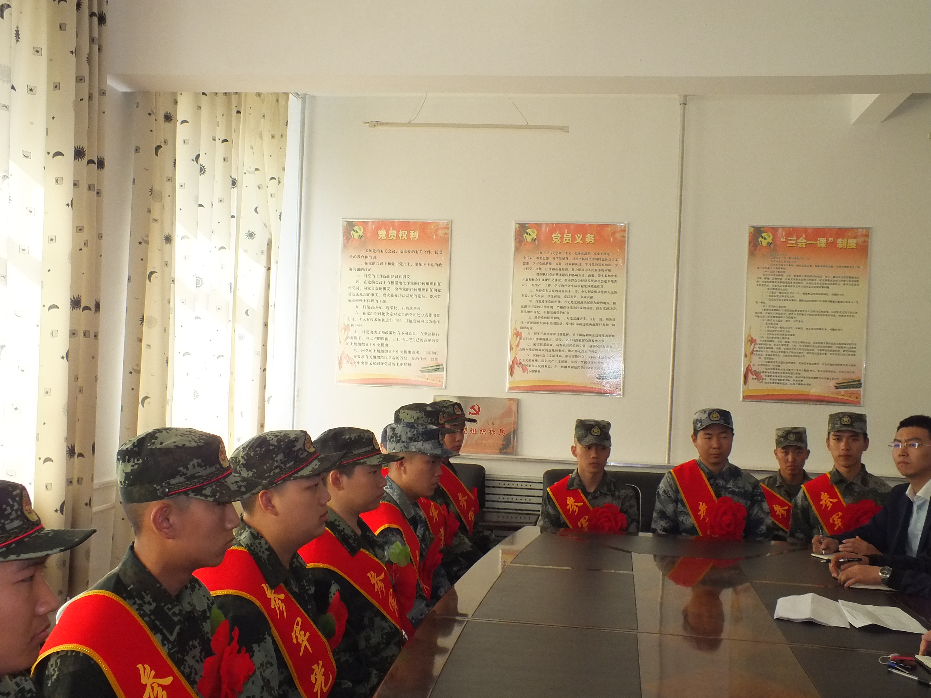 我校舉行2019年入伍大學(xué)生座談會(huì)