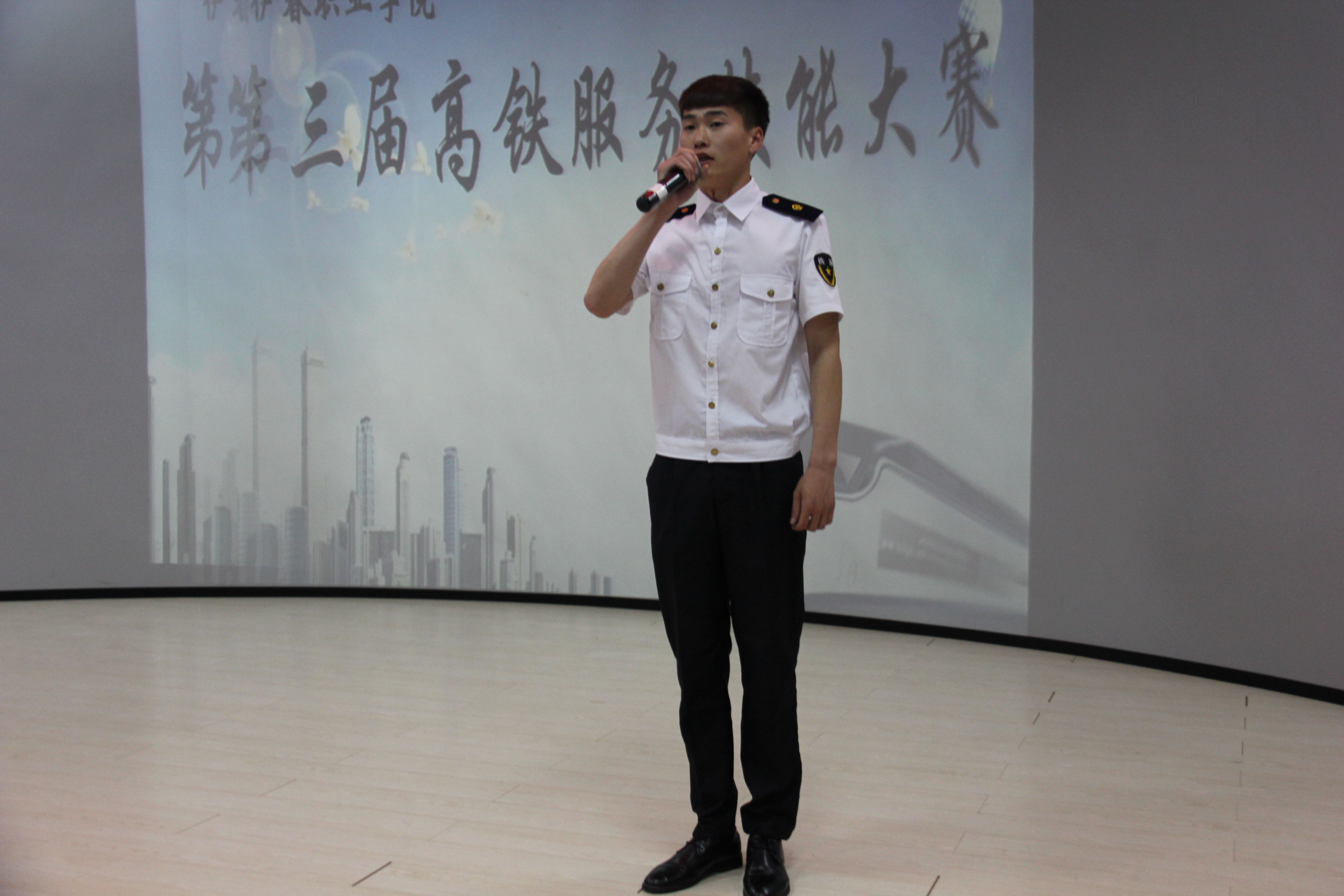 旅游商務(wù)學院成功舉辦第三屆高鐵服務(wù)技能大賽 旅游商務(wù)學院成功舉辦第三屆高鐵服務(wù)技能大賽