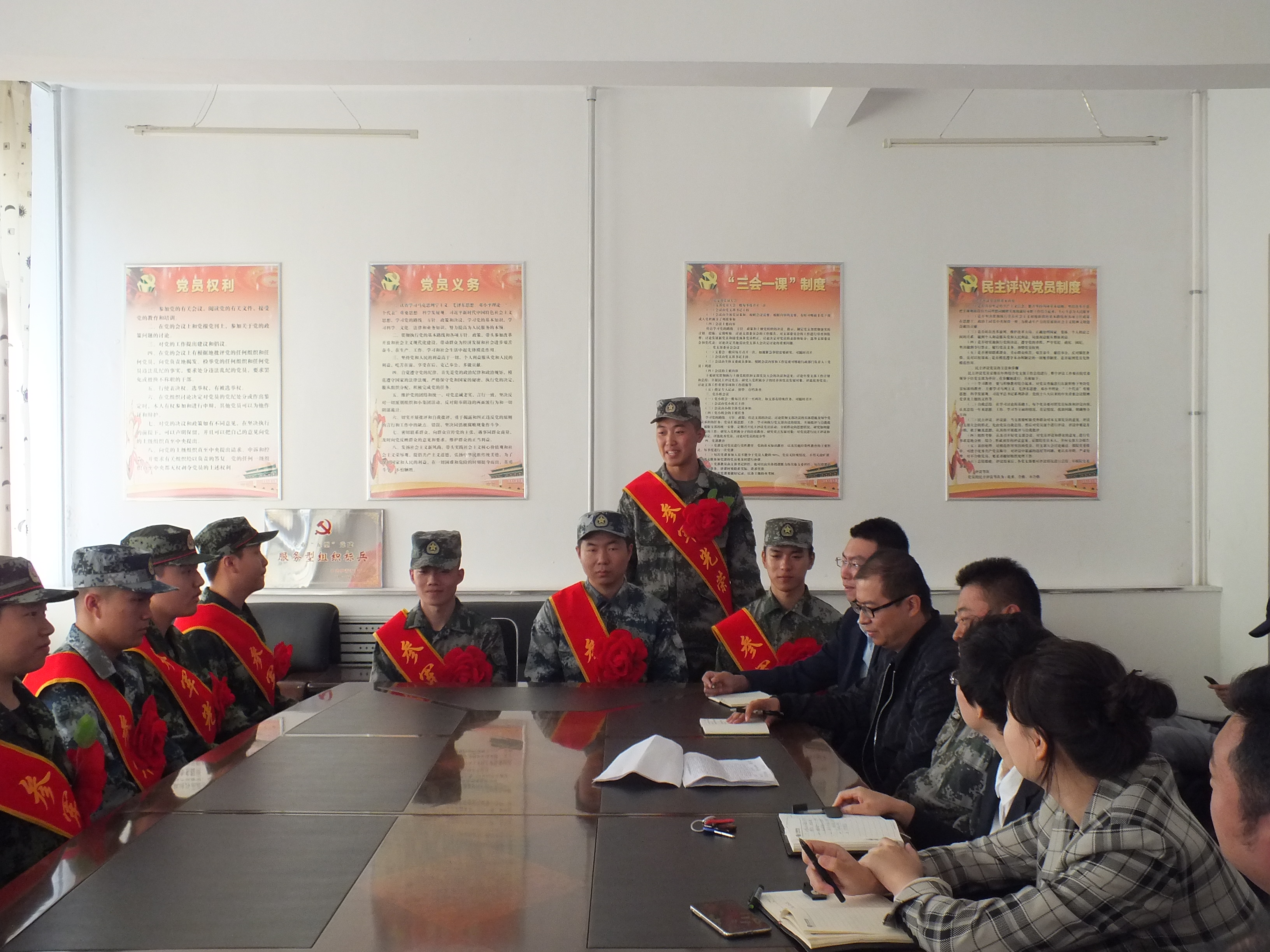 我校舉行2019年入伍大學(xué)生座談會(huì)