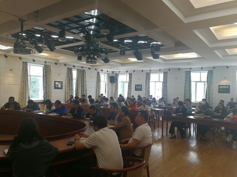 我校學(xué)生處召開(kāi)本學(xué)期學(xué)生工作總結(jié)會(huì)議