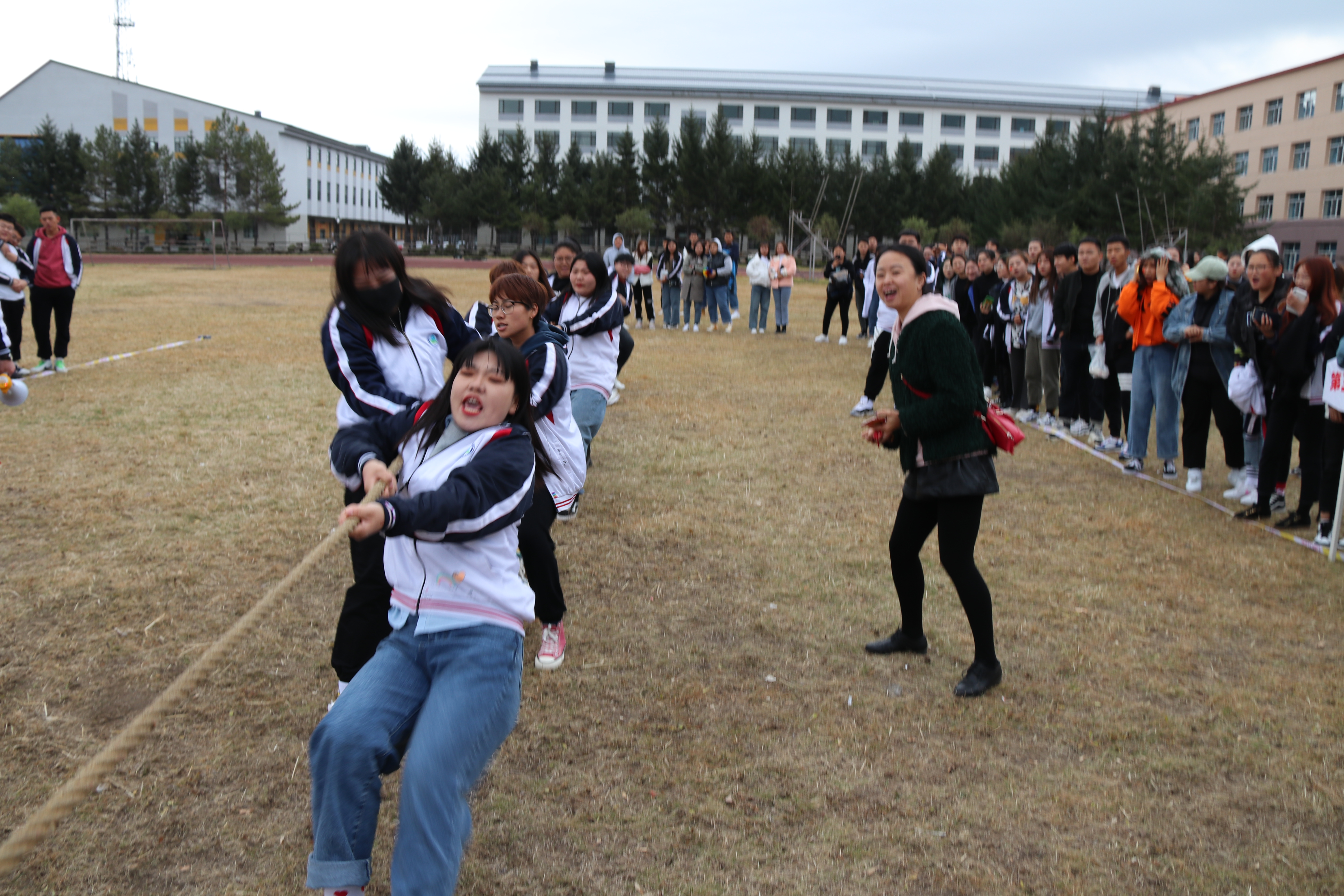 第五屆公寓文化節(jié)‖凝心聚力——拔河比賽 第五屆公寓文化節(jié)‖凝心聚力——拔河比賽