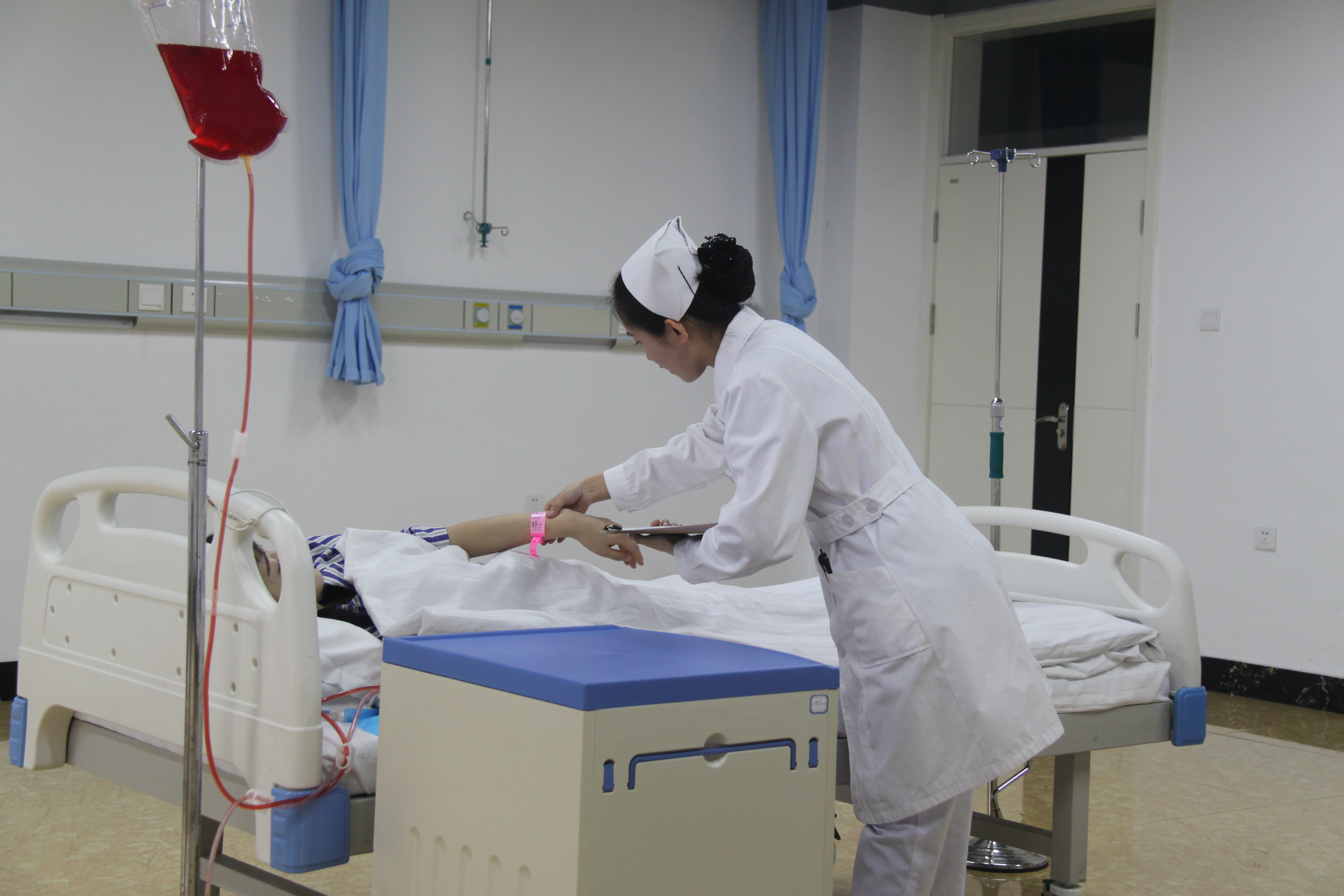 醫(yī)學技術學院舉辦護理技能大賽