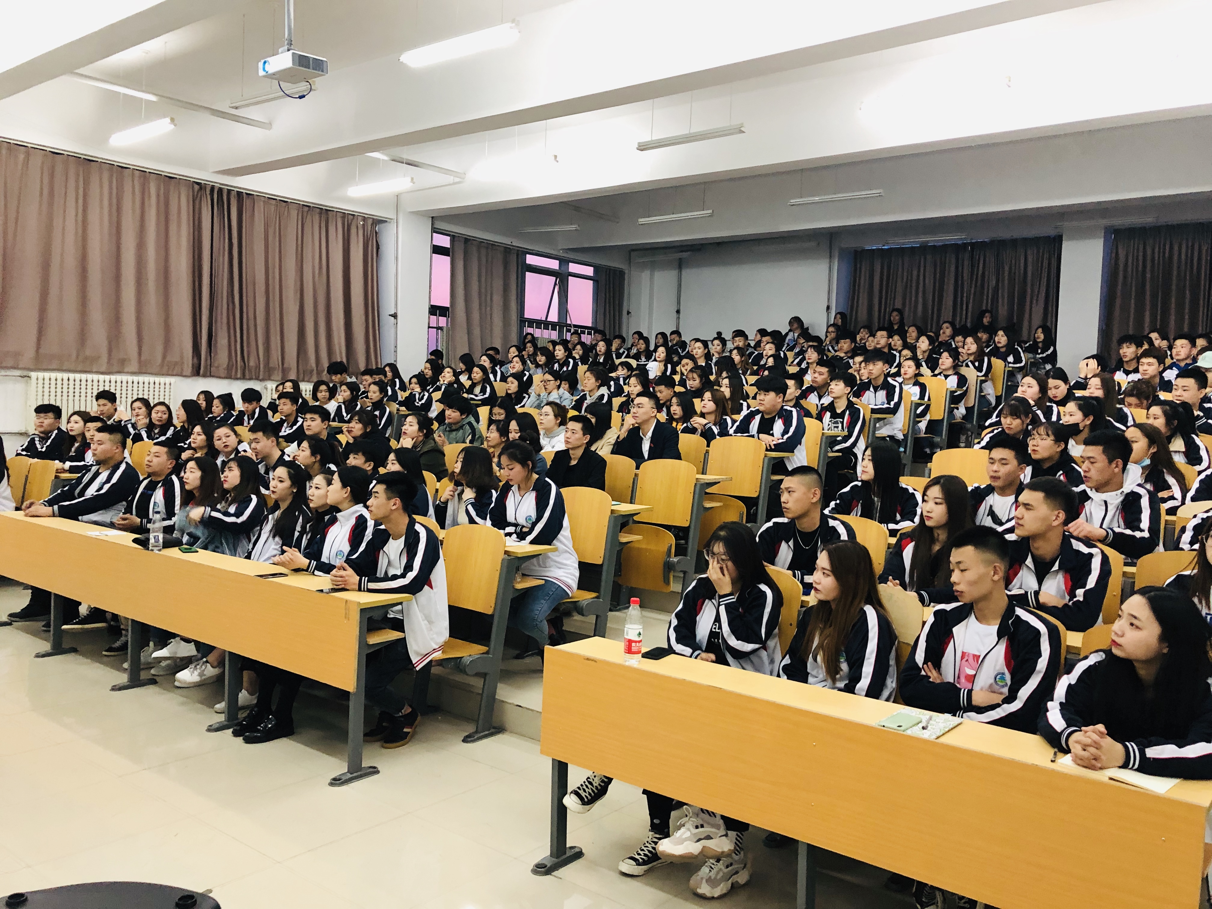 繼往開來__逐夢前行_---醫(yī)學(xué)院學(xué)生會(huì)例會(huì)順利召開