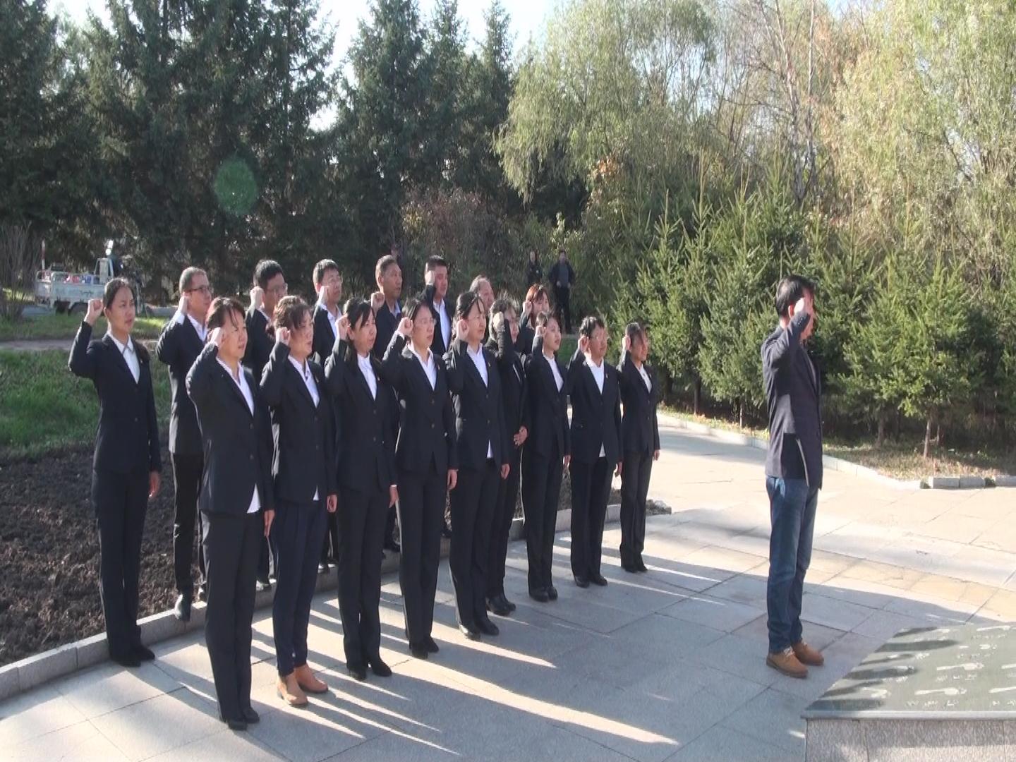 旅游商務(wù)學(xué)院黨支部組織開(kāi)展“不忘初心_牢記使命”主題教育實(shí)踐活動(dòng) 旅游商務(wù)學(xué)院黨支部組織開(kāi)展“不忘初心_牢記使命”主題教育實(shí)踐活動(dòng)