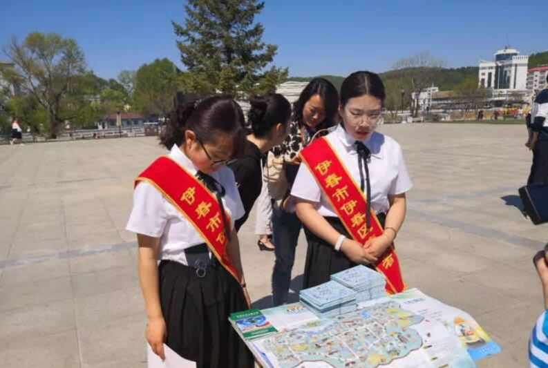 醫(yī)學技術(shù)學院涉外護理班開展“用行動給予關(guān)懷、用服務(wù)獻予愛心”主題公益活動
