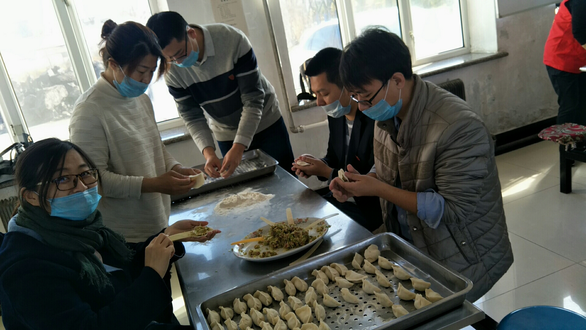 金秋十月林都寒_工程慰問暖人心