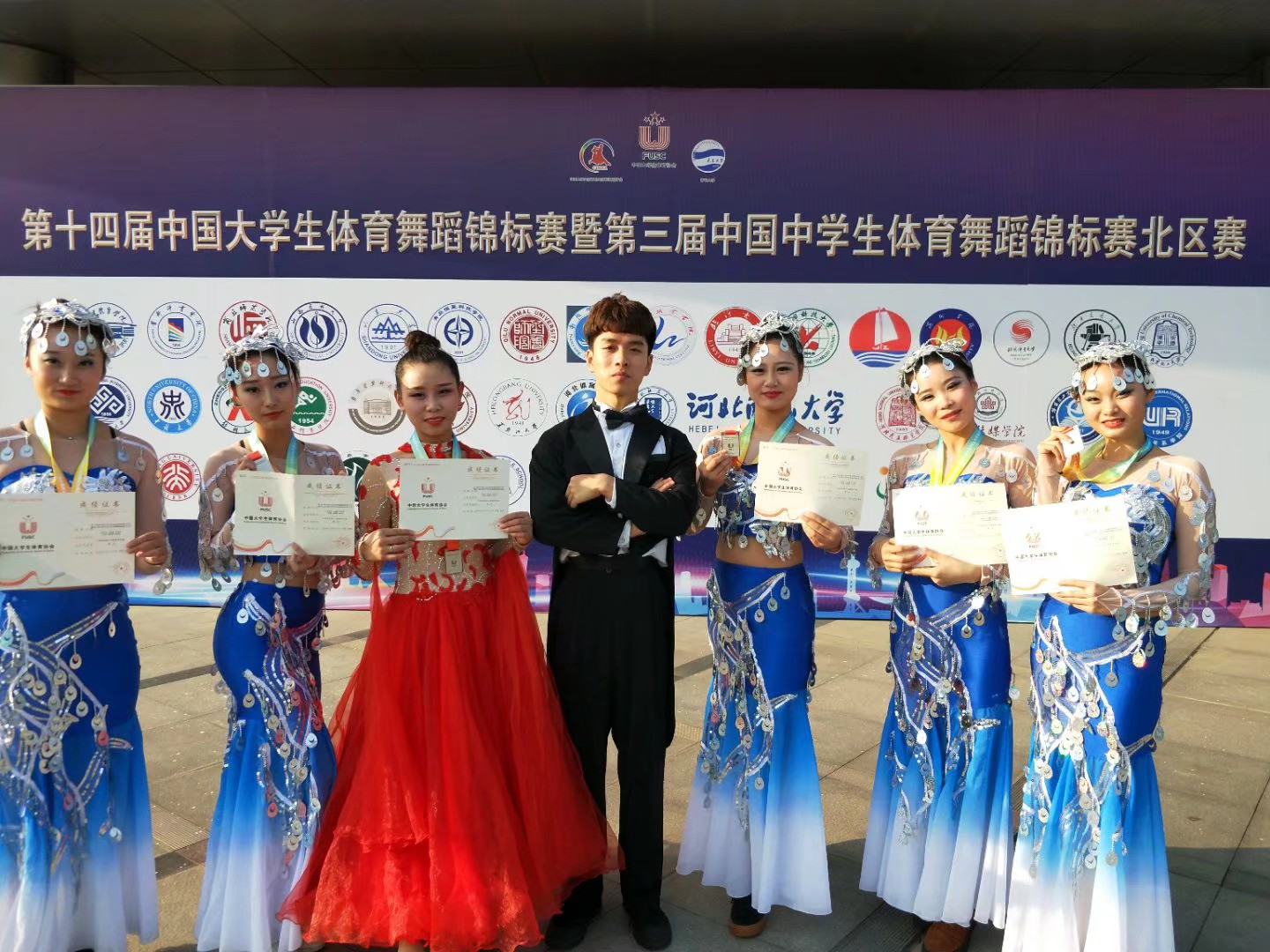 伊春職業(yè)學(xué)院體育舞蹈代表隊榮獲第十四屆中國大學(xué)生體育舞蹈錦標(biāo)賽六人集體項目亞軍