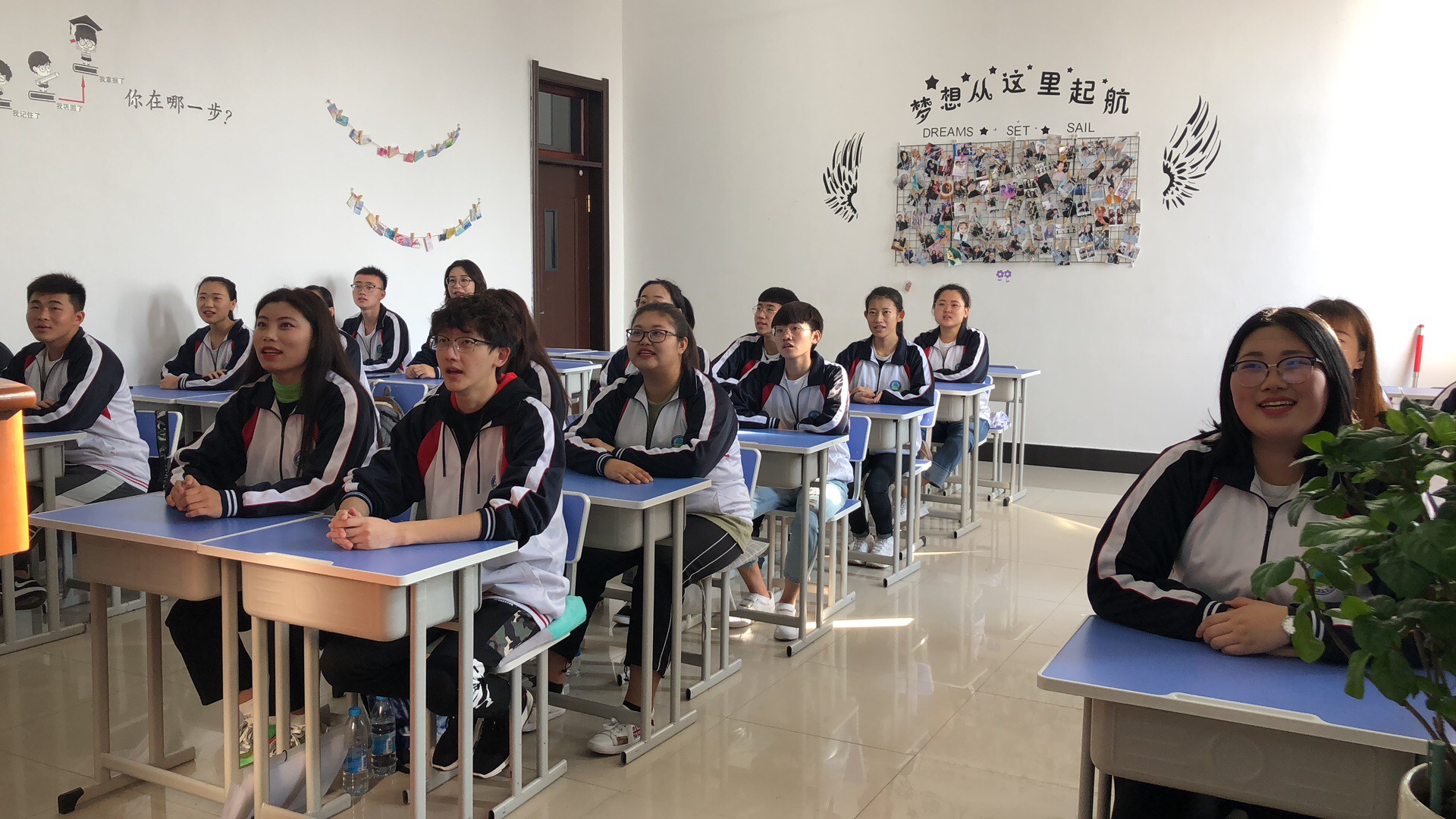 醫(yī)學院課前一支紅歌_歌唱偉大的祖國