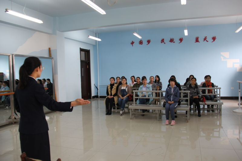 我院禮儀教師為政府和國企進行禮儀培訓(xùn) 我院禮儀教師為政府和國企進行禮儀培訓(xùn)