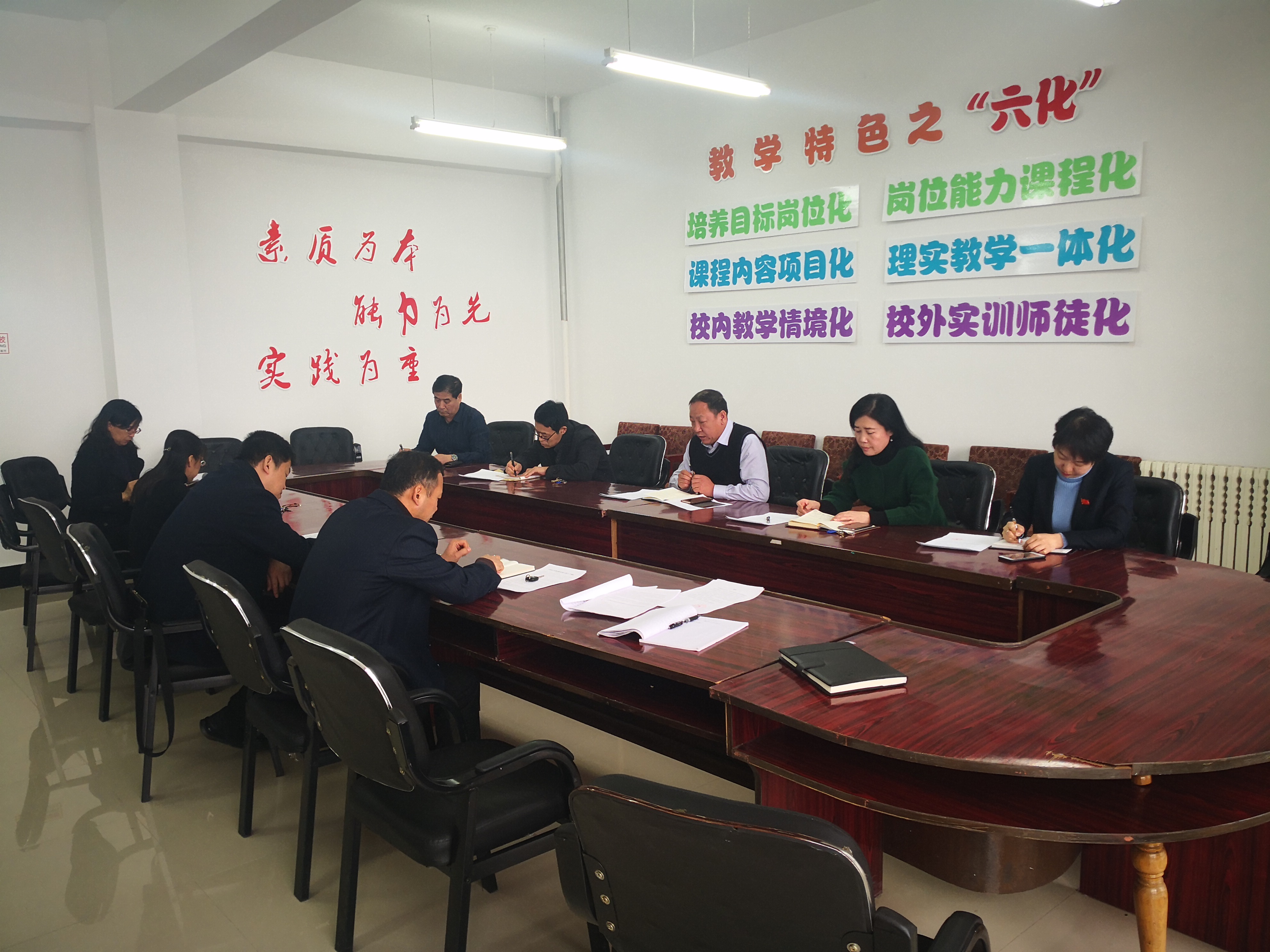 我校召開(kāi)本學(xué)期第二次教學(xué)工作會(huì)議