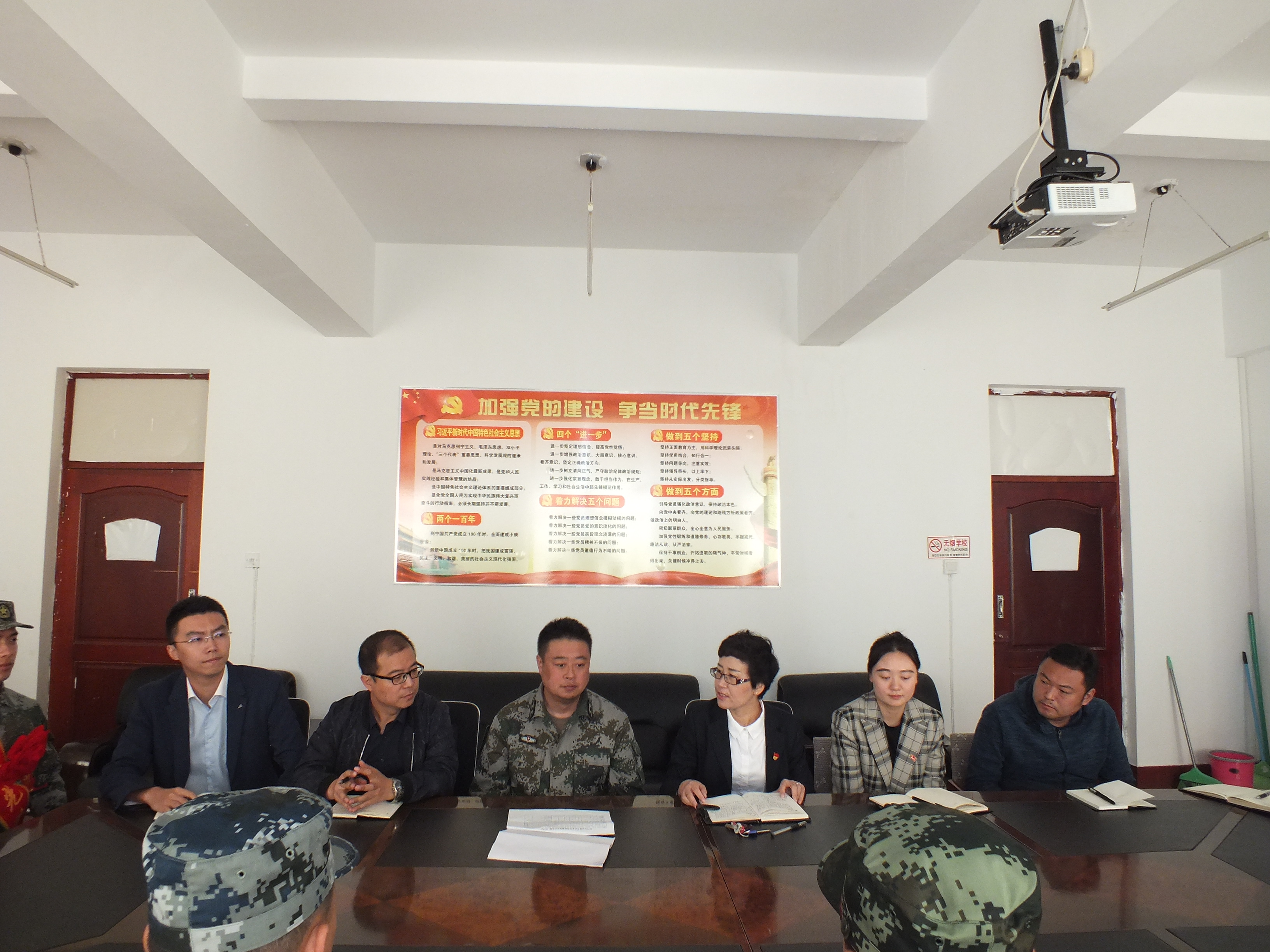 我校舉行2019年入伍大學(xué)生座談會(huì)