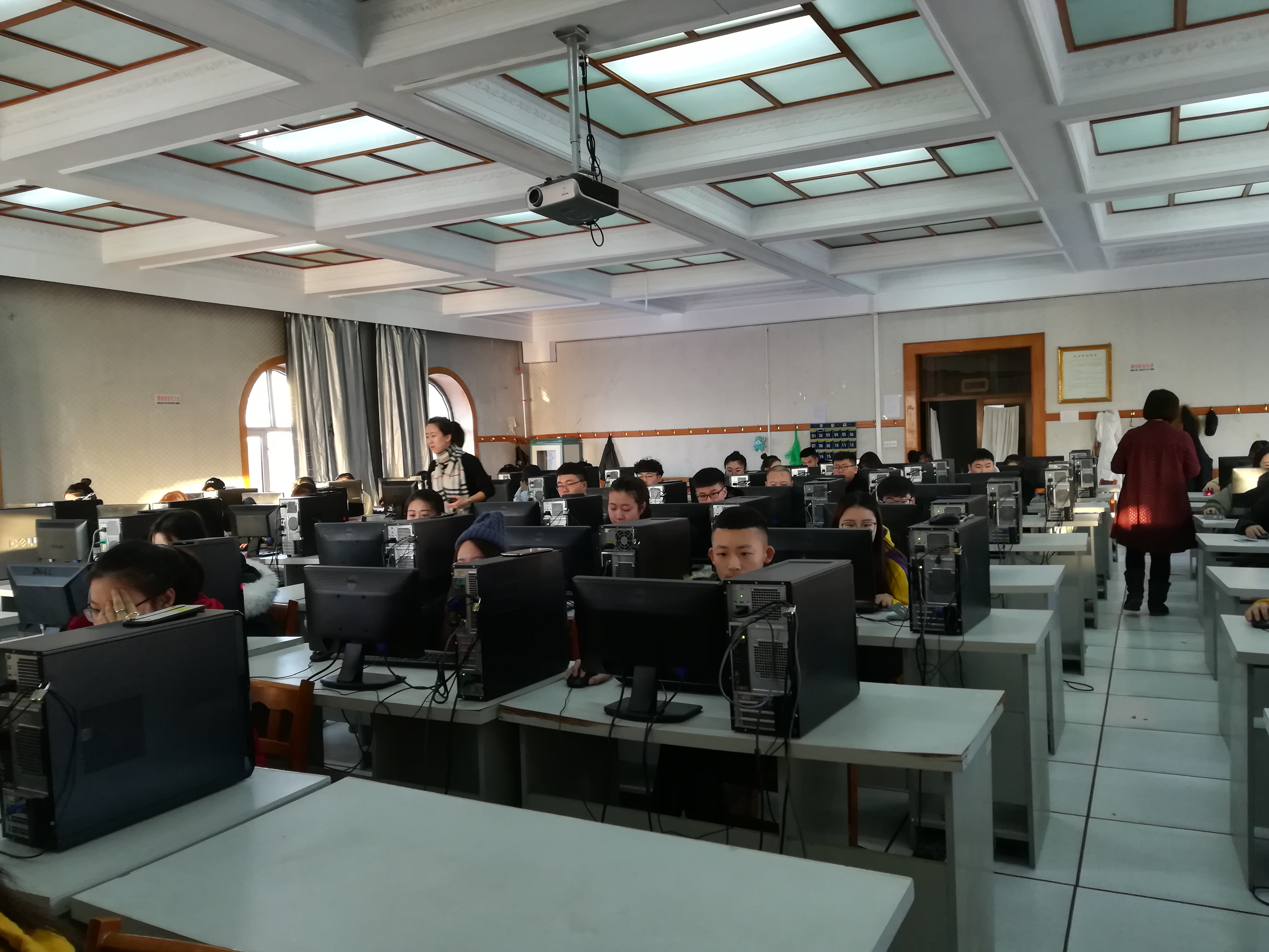 學(xué)院圓滿(mǎn)完成期末考試工作 學(xué)院圓滿(mǎn)完成期末考試工作