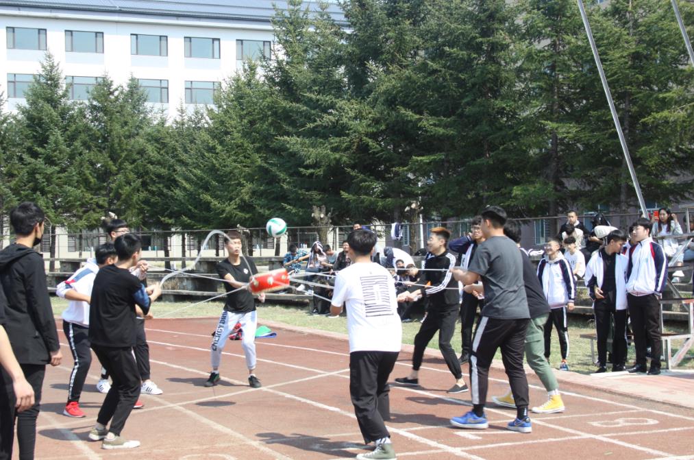 計算機應(yīng)用技術(shù)學(xué)院心理拓展訓(xùn)練