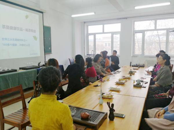 提高職業(yè)素養(yǎng)，打造職業(yè)形象——旅游商務(wù)學(xué)院積極開展校內(nèi)分享課